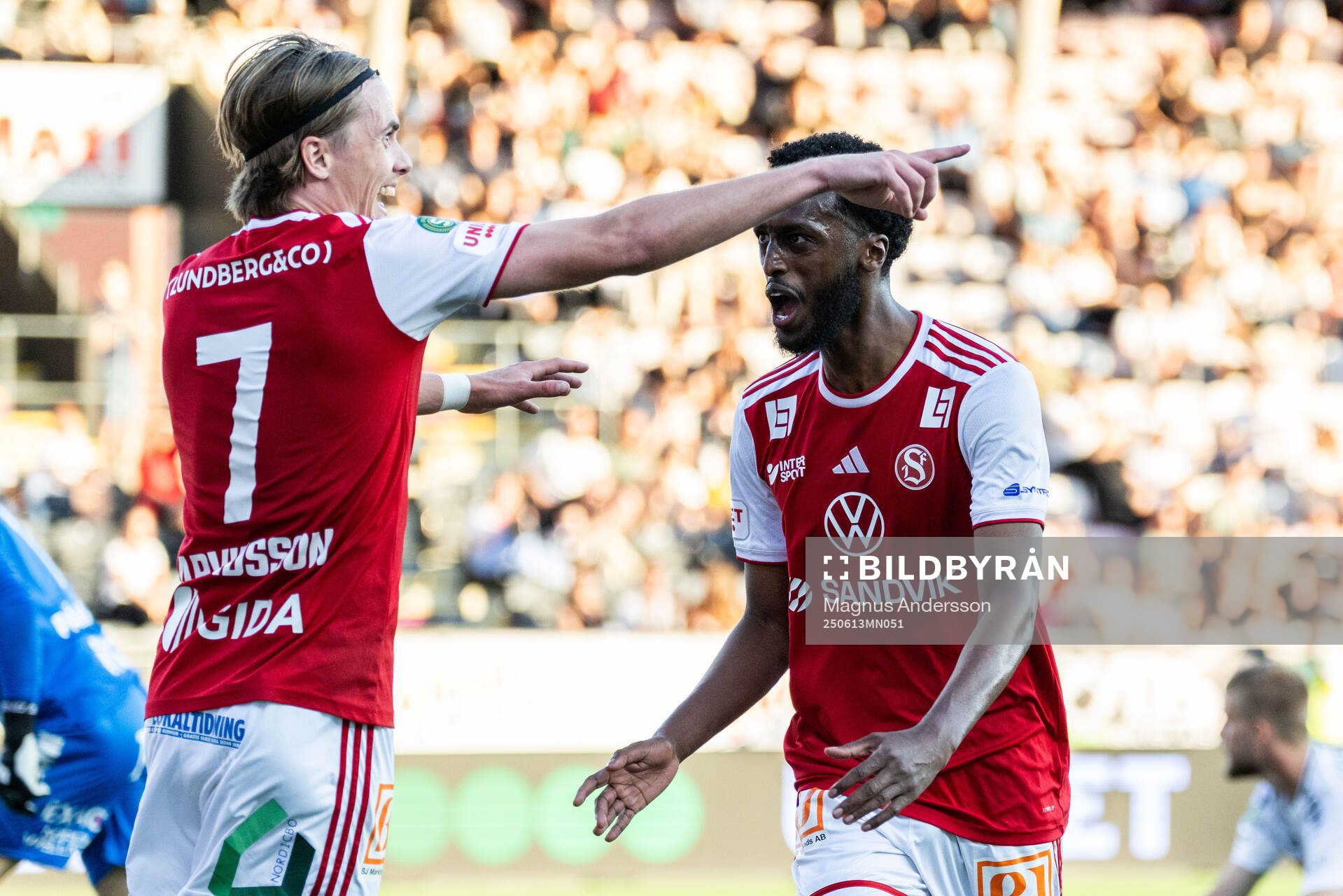 Sandvikens IFs Johan Arvidsson och Mohammed Mahammed jublar