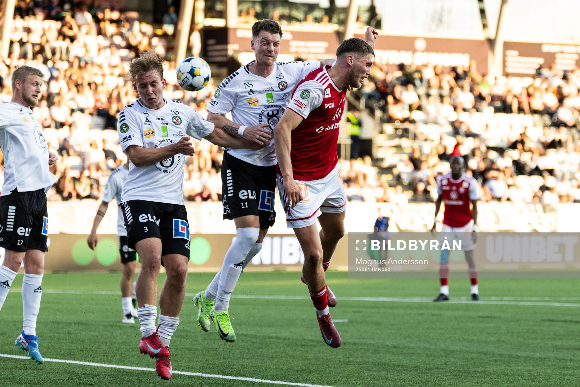 Örebros Oskar Käck och Samuel Kroon mot Sandvikens IFs