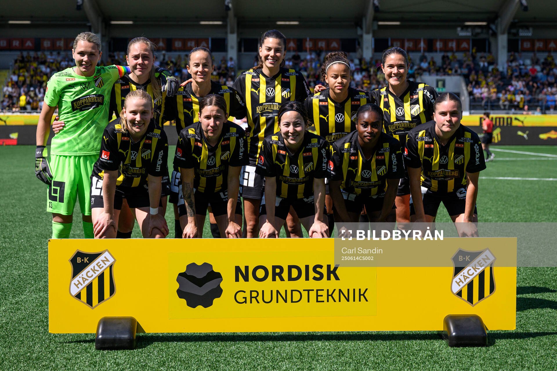 Häckens startelva ställer upp för en lagbild