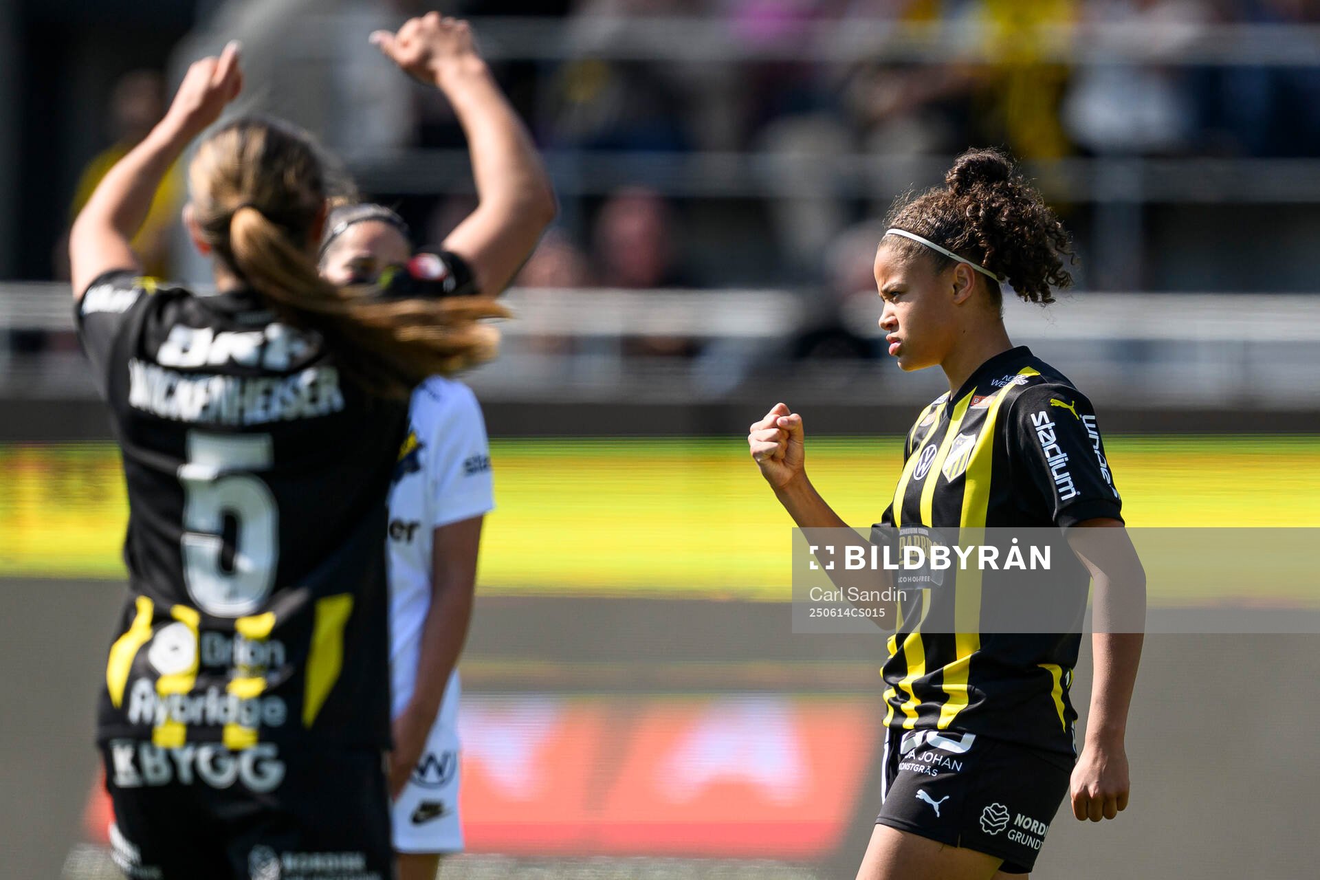 Häckens Felicia Schröder jublar
