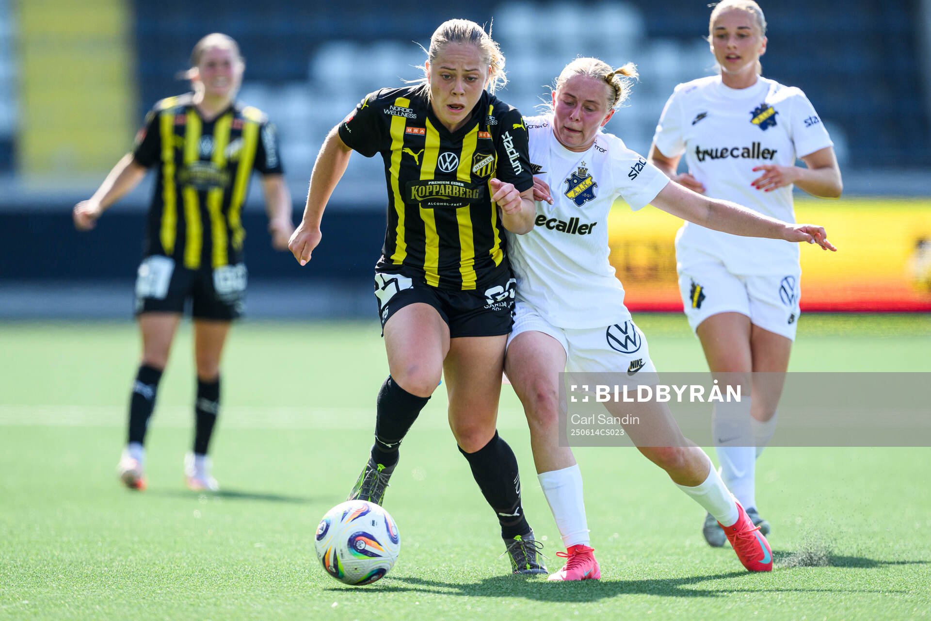 Häckens Alice Bergström och AIKs Nova Selin