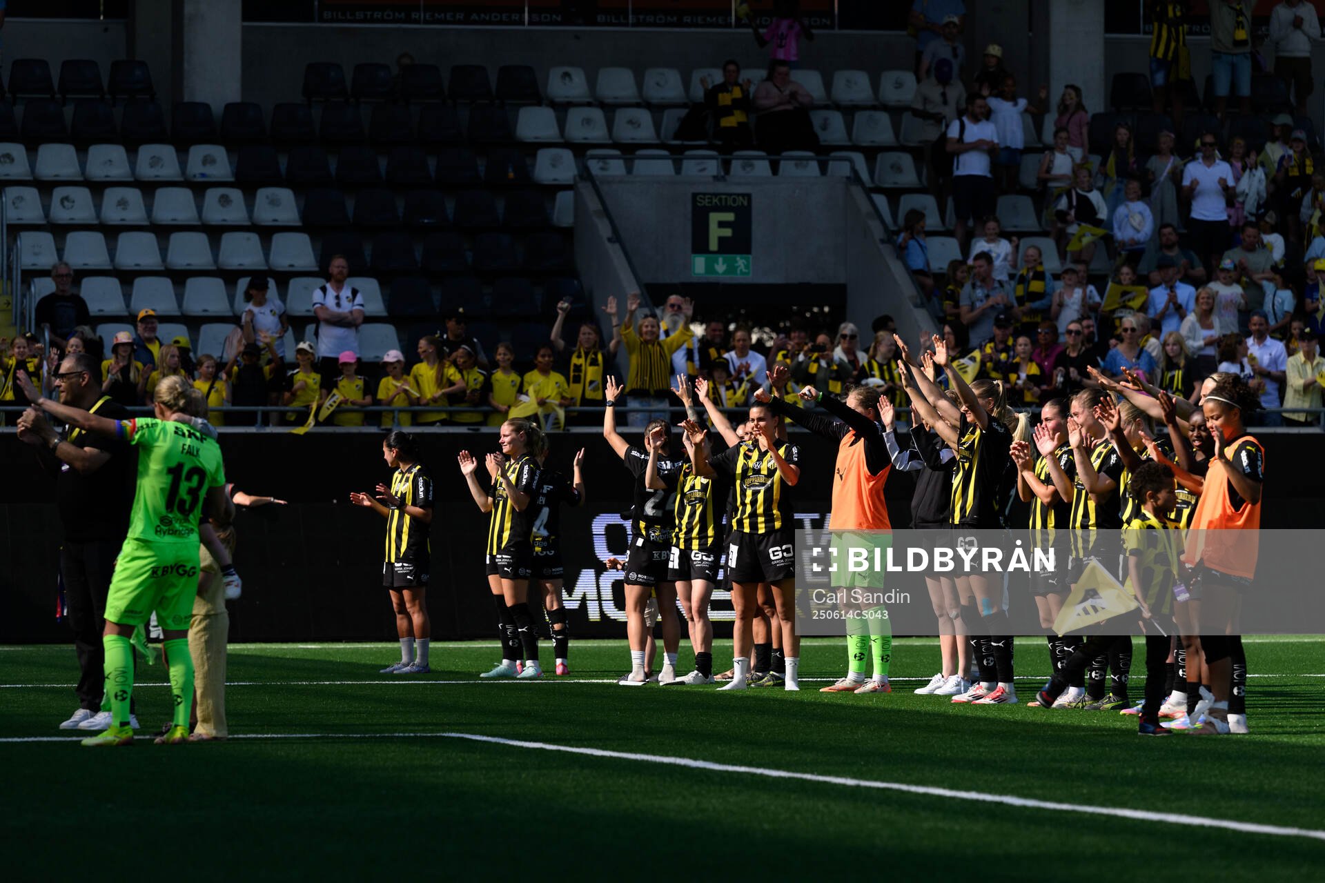 Häckens spelare tackar publiken