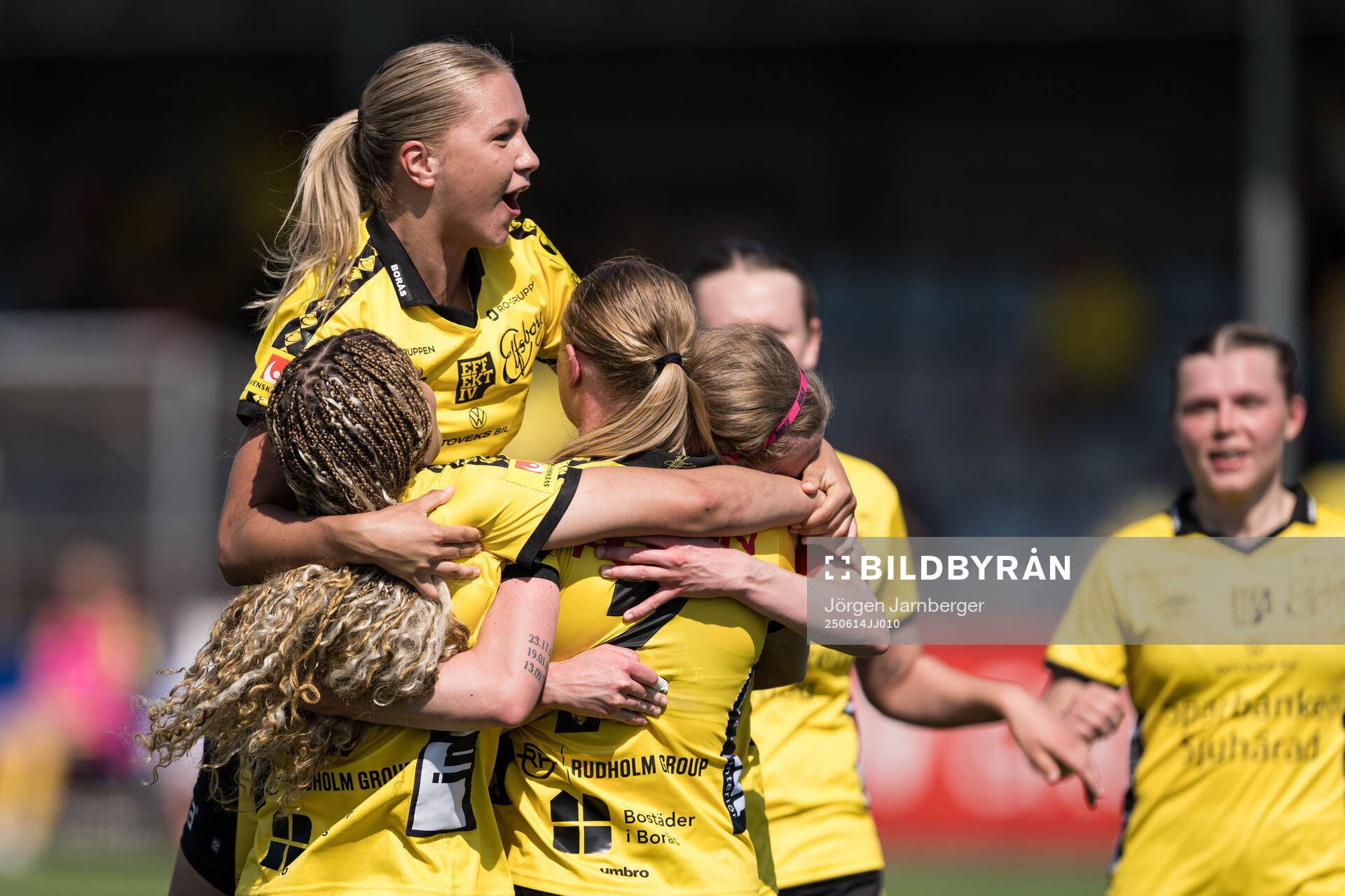 Elfsborgs Alice Broman och Hanna Jiozon jublar