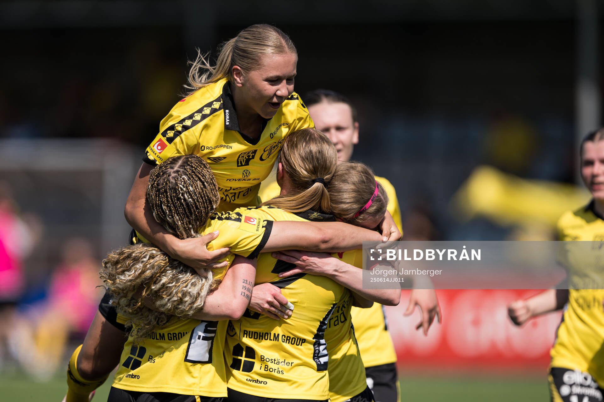 Elfsborgs Alice Broman och Hanna Jiozon jublar
