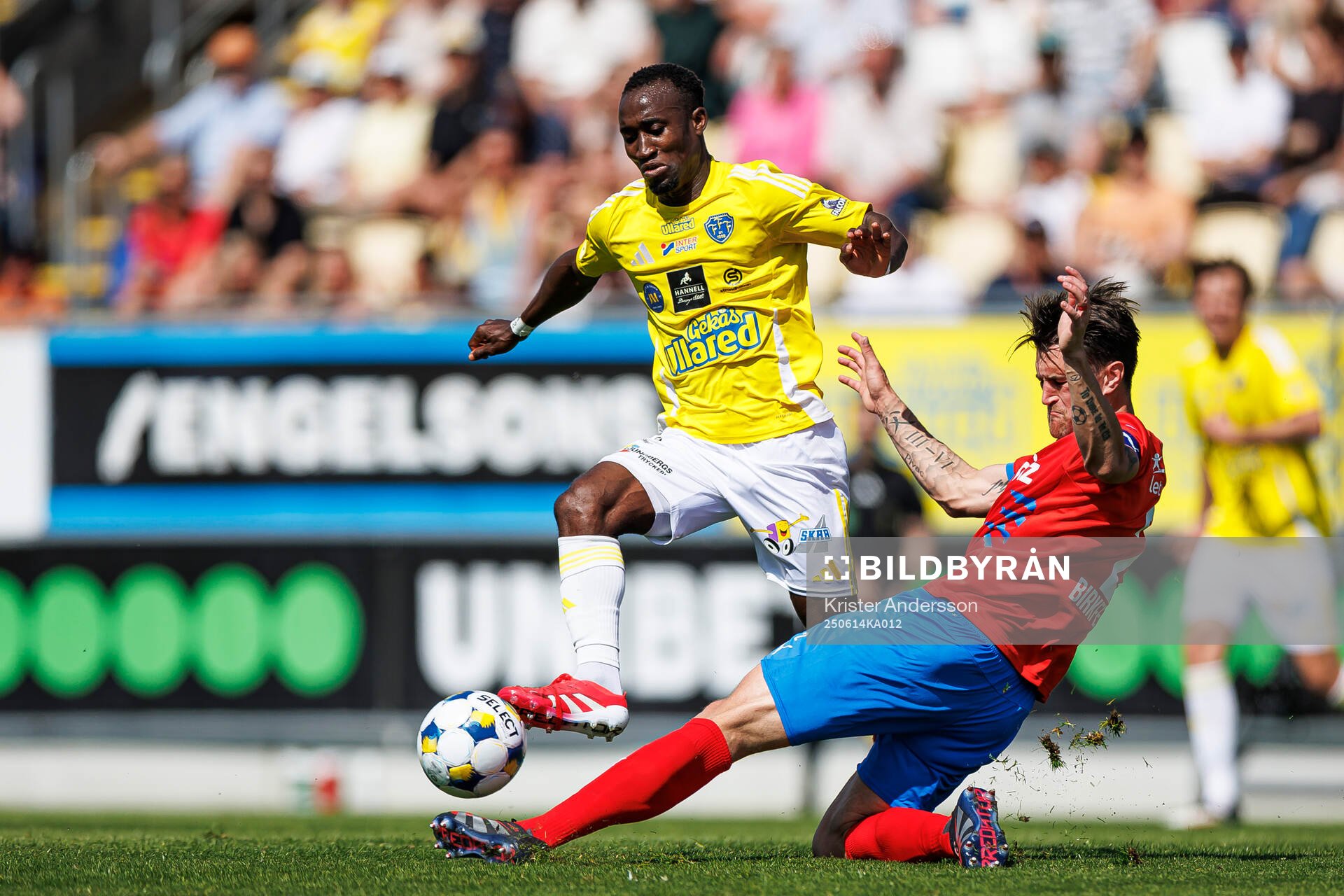 Falkenbergs Wanbe Godwin Aguda och Helsingborgs Jon