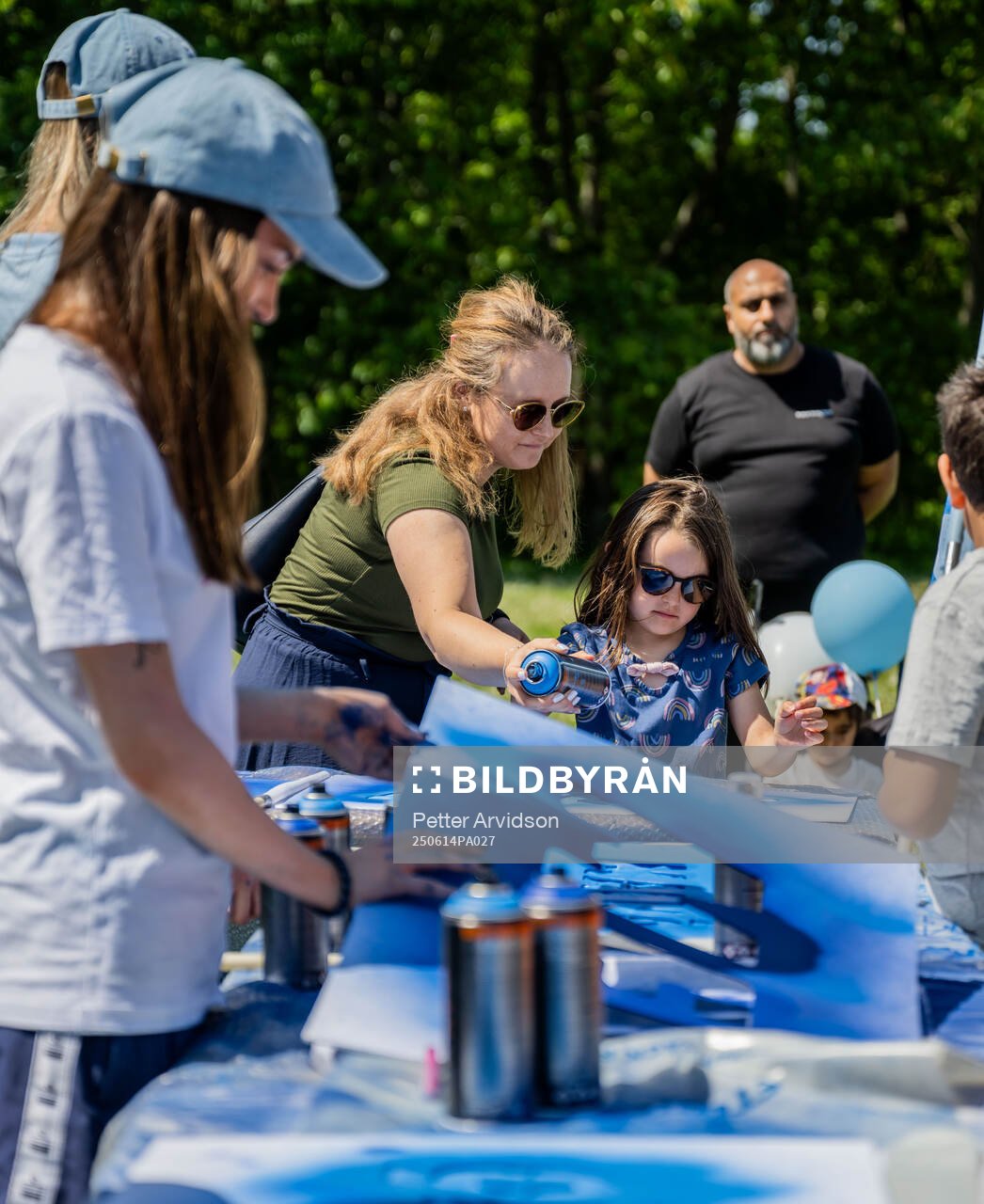 Flaggtillverkning vid Malmö FFs arrangemang Laget för alla