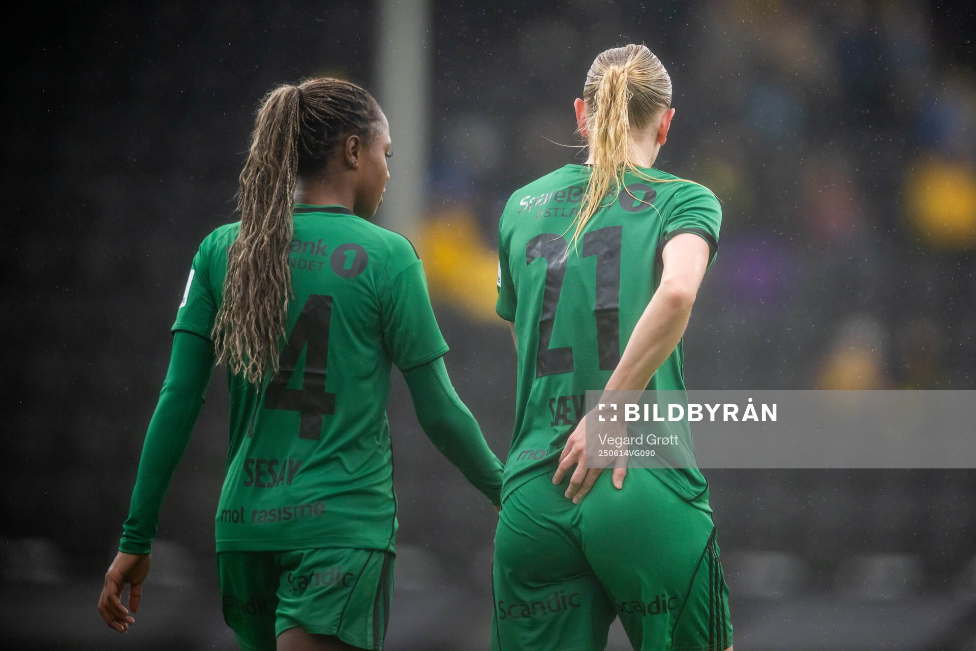 Mawa Sesay and Karina Sævik of Vålerenga