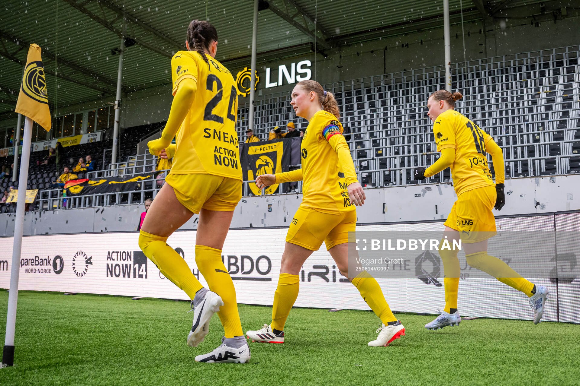 Aver Elizabeth Snead and Synne Fredriksen Moe of