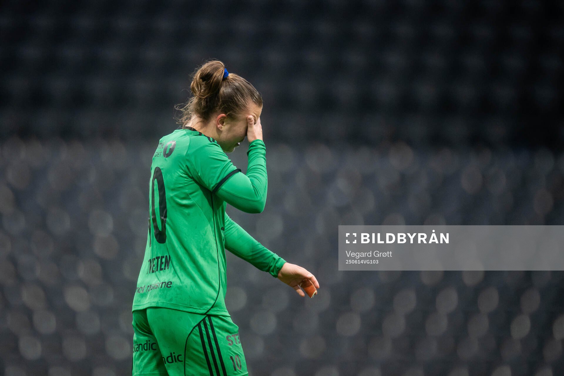 Olaug Tvedten of Vålerenga reacts