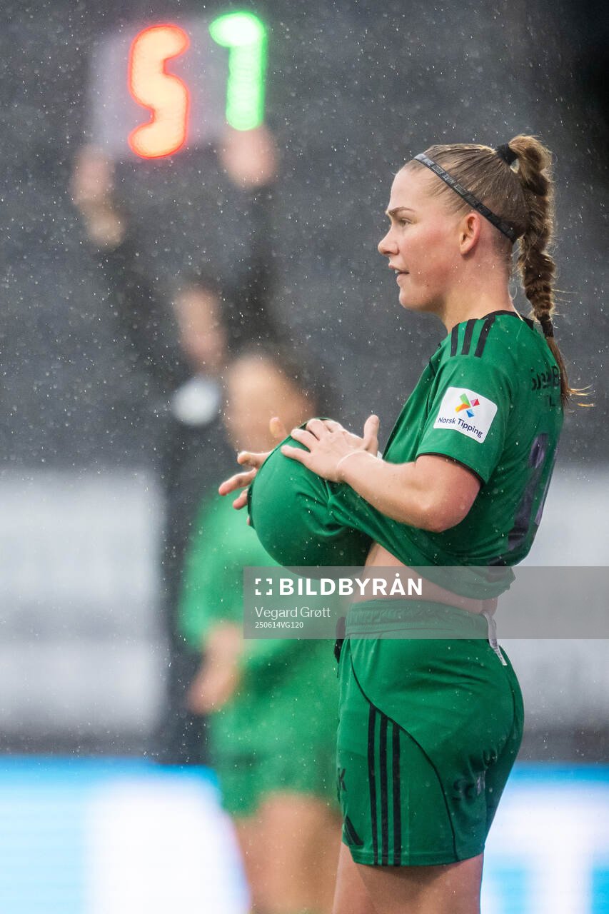 Sædis Run Heidarsdottir of Vålerenga