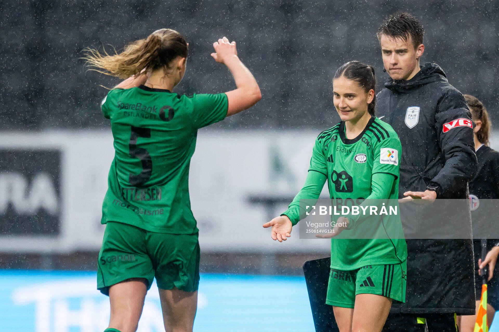 Selma Pettersen and Naina Maria Inauen of Vålerenga