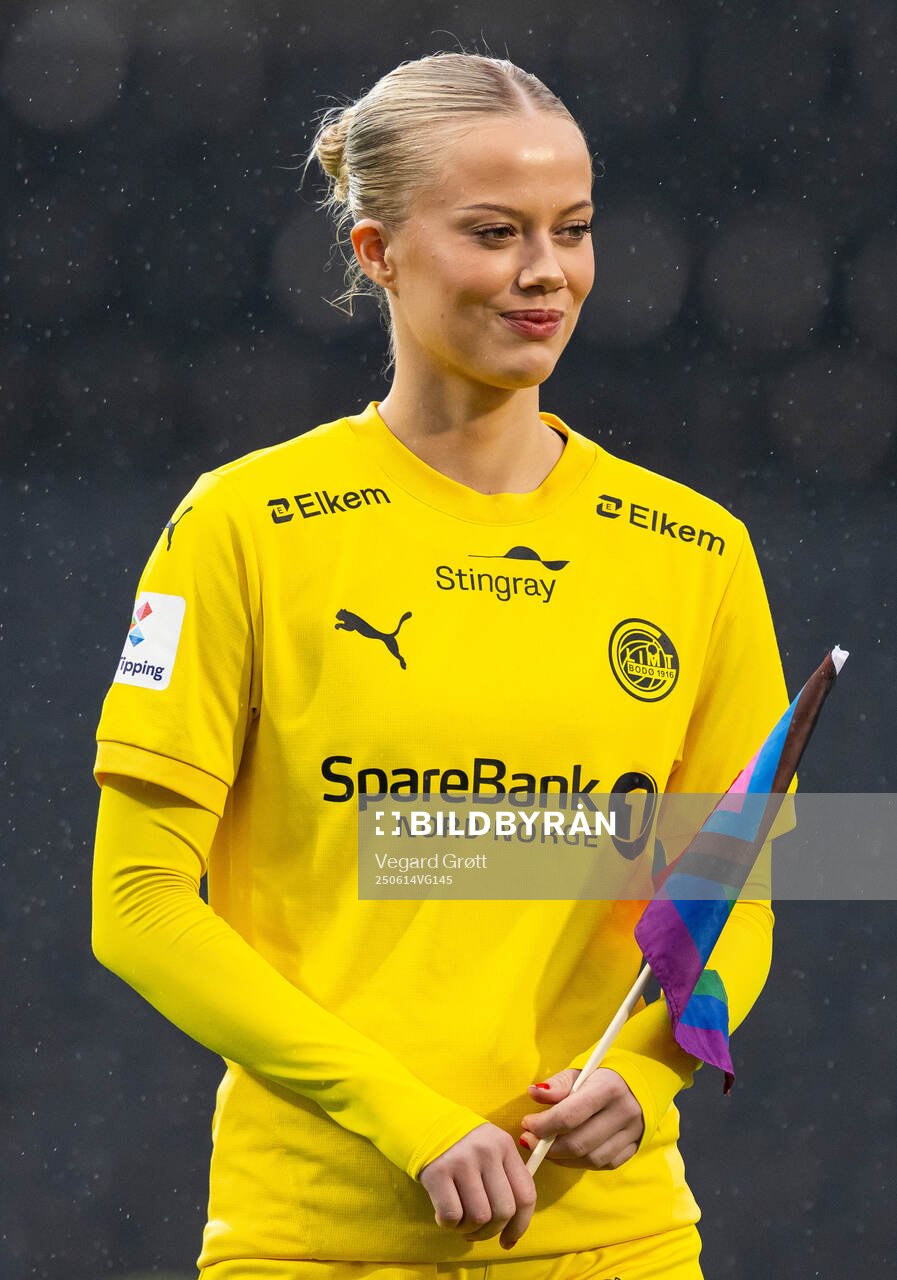 Sara Elise Berg of Bodø/Glimt enters the pitch