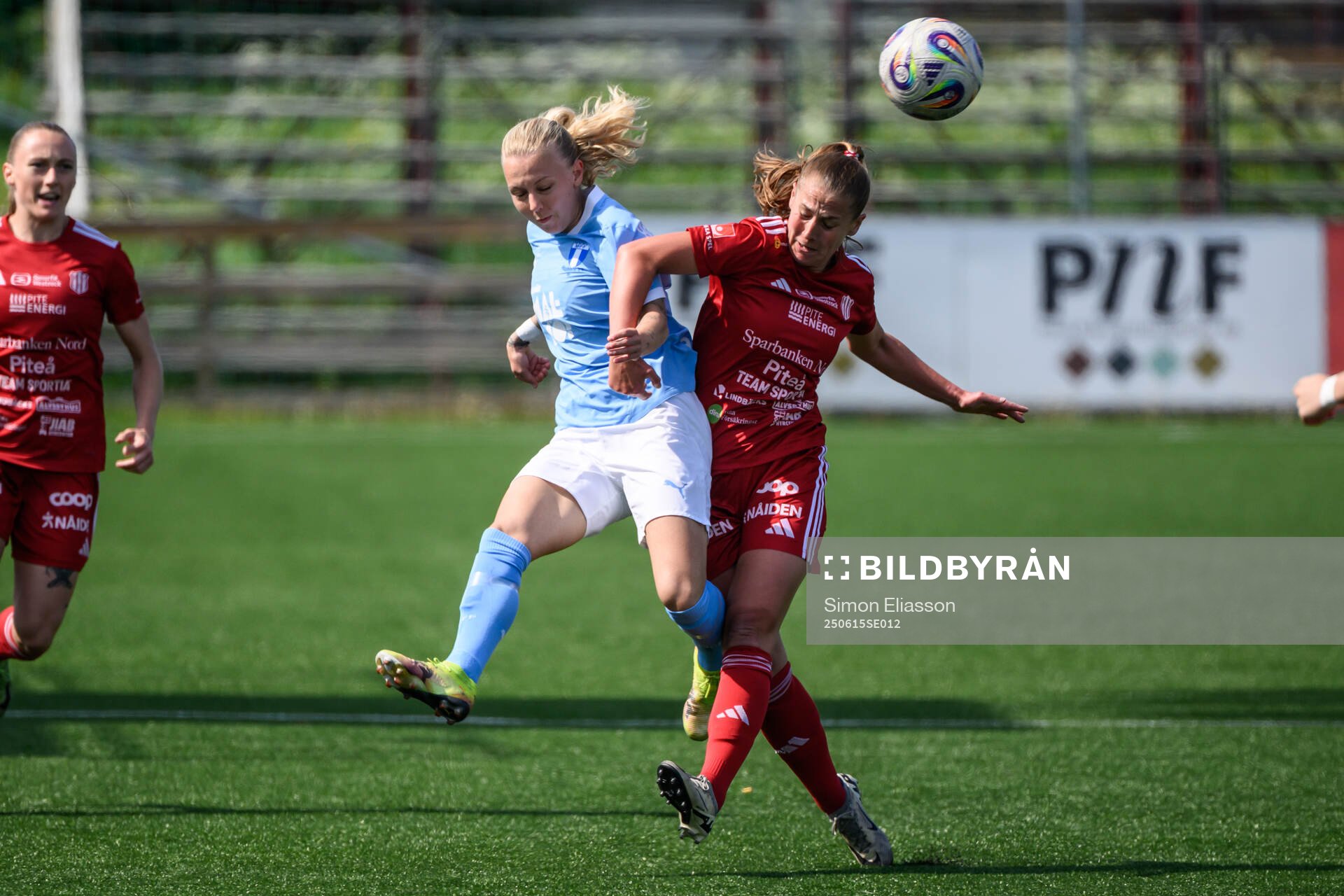 Malmö FFs Nathalie Hoff Persson och Piteås Asla Johannesen