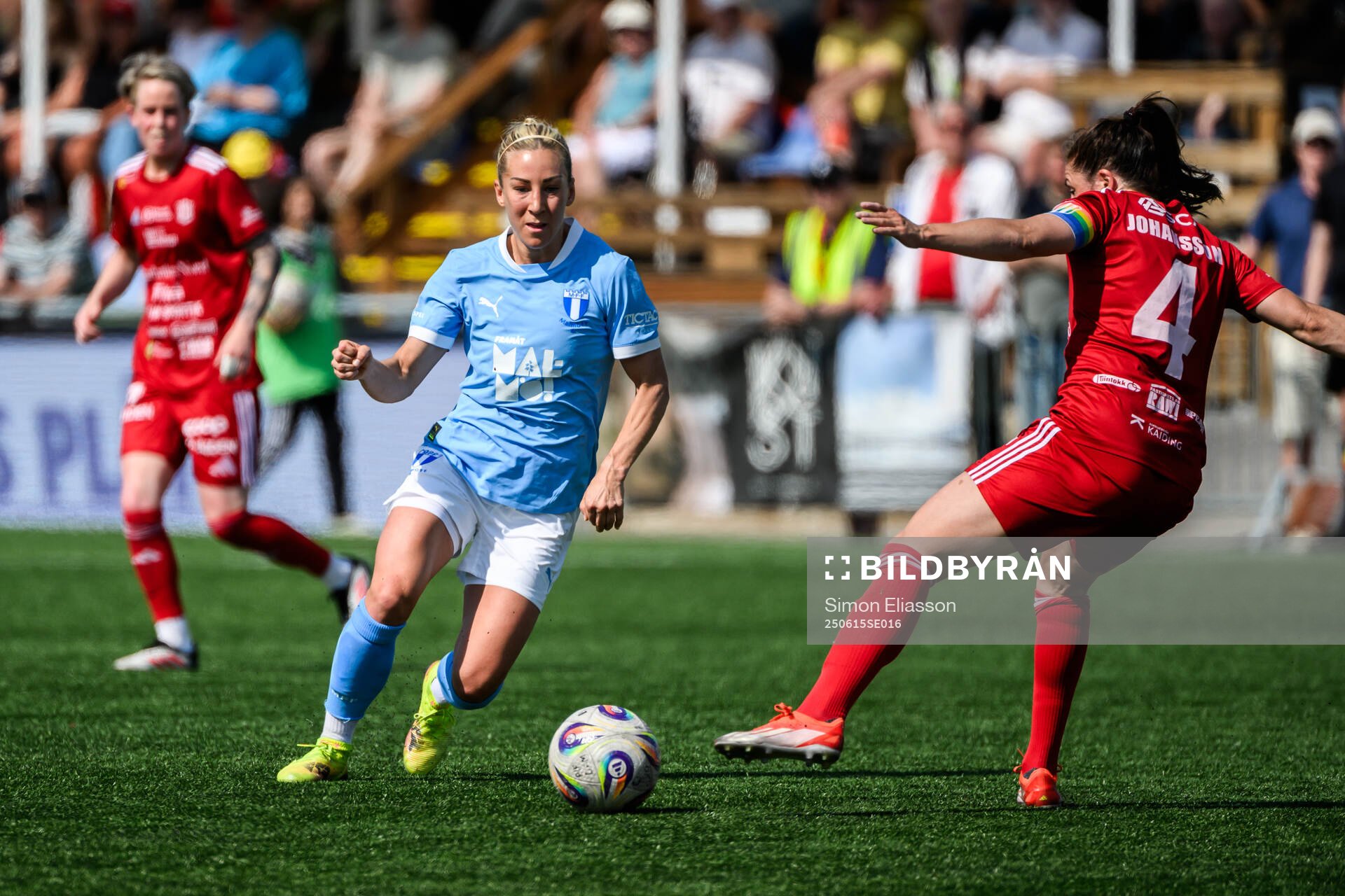 Malmö FFs Mia Persson och Piteås Josefin Johansson