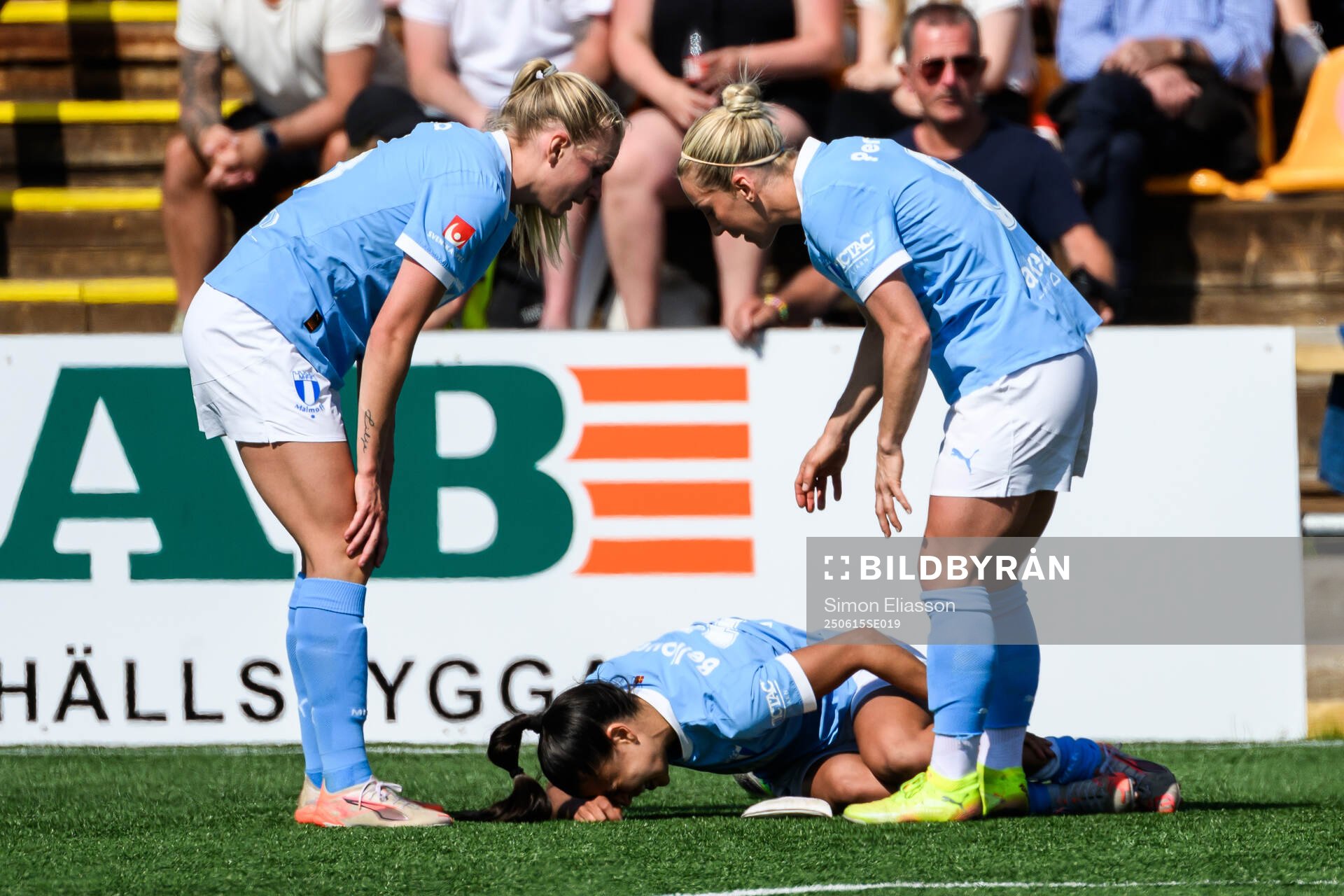 Malmö FFs Ines Belloumou har ont