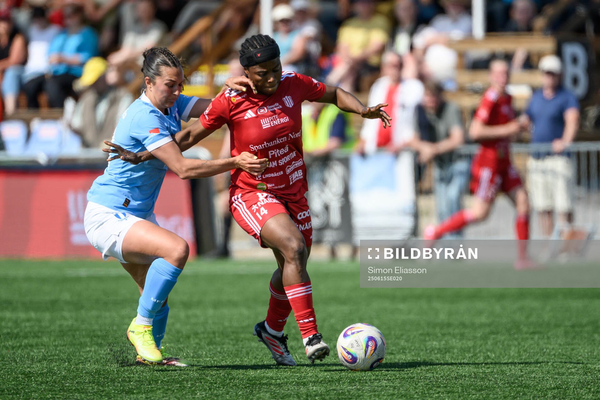 Malmö FFs Isabella D'Aquila och Piteås Faith Ikidi Michael