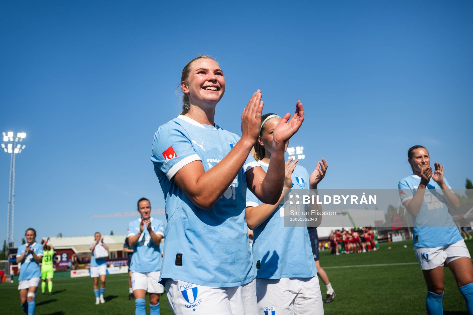 Malmö FFs Ellen Löfqvist jublar med lagkamrater