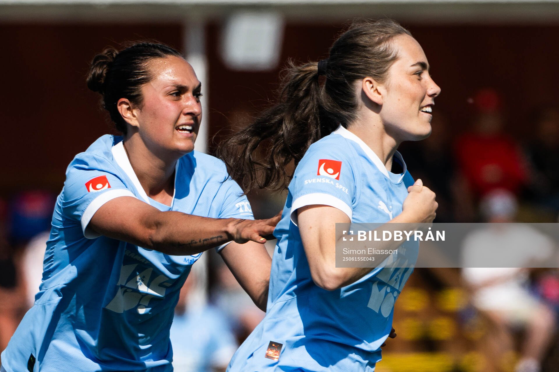 Malmö FFs Isabella D'Aquila och Matilda Kristell jublar