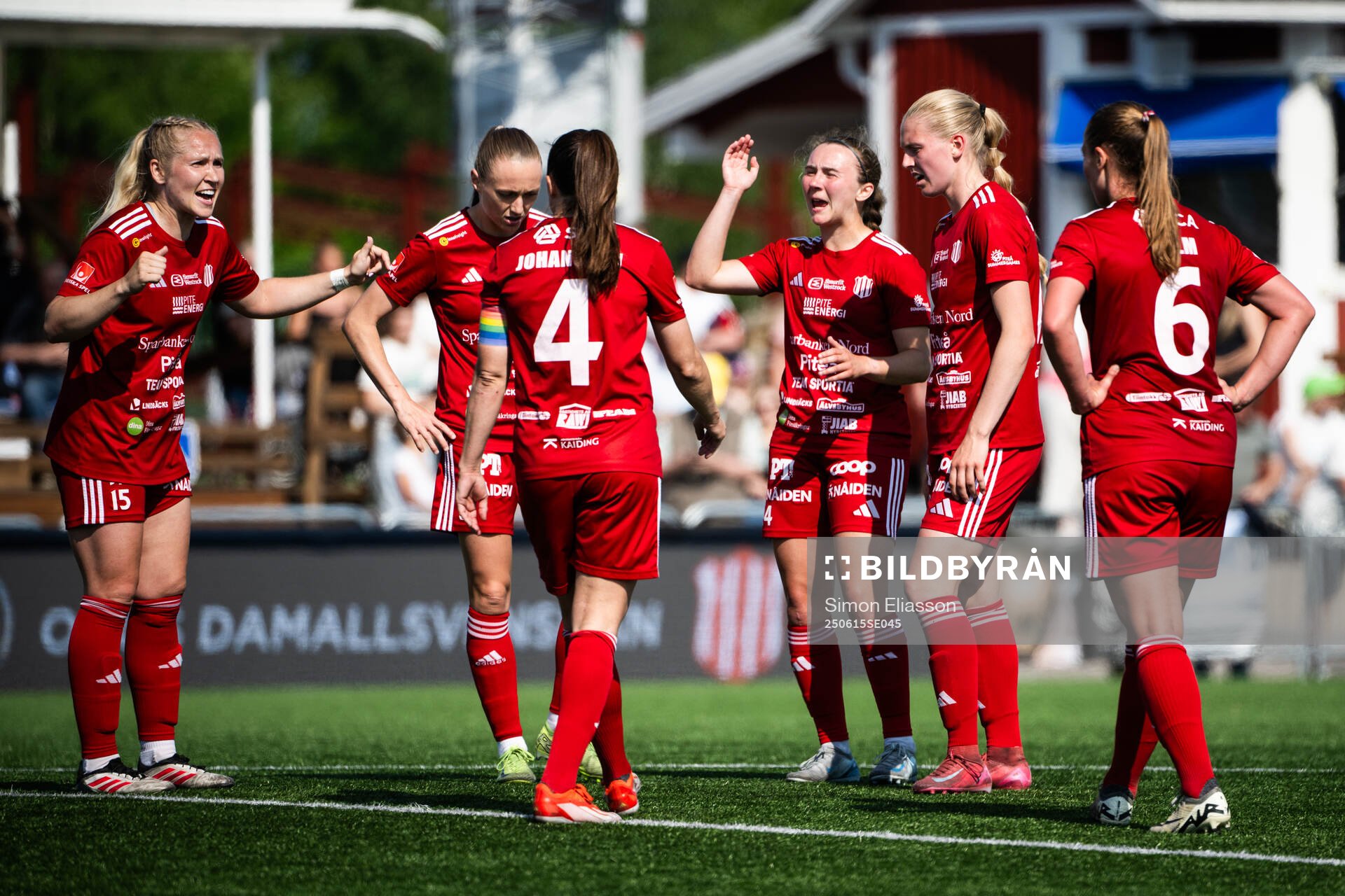Piteås Maggy Henschler och Emily Gray deppar med