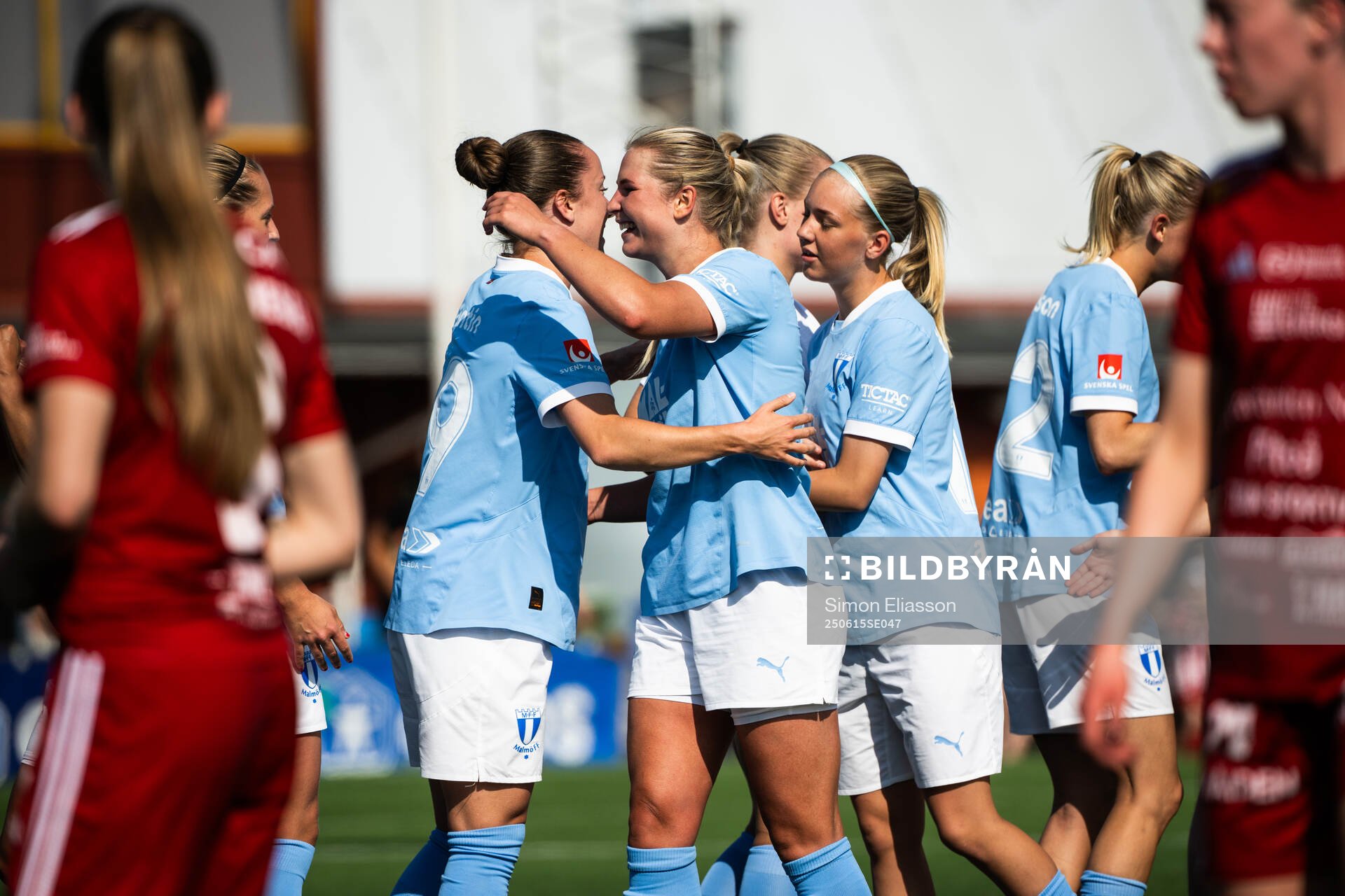 Malmö FFs Ellen Löfqvist jublar med lagkamrater