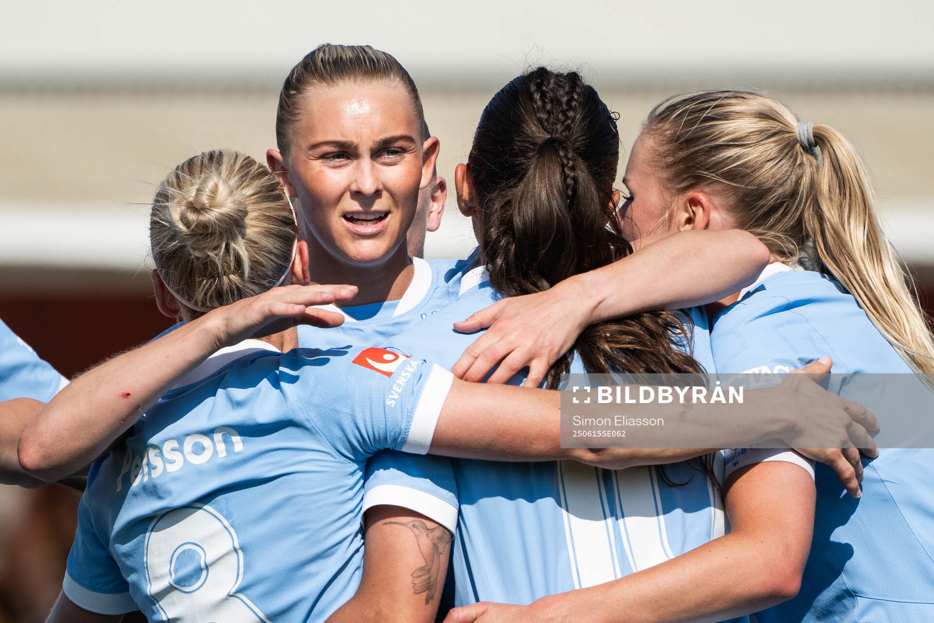 Malmö FFs Beatrice Persson jublar med lagkamrater