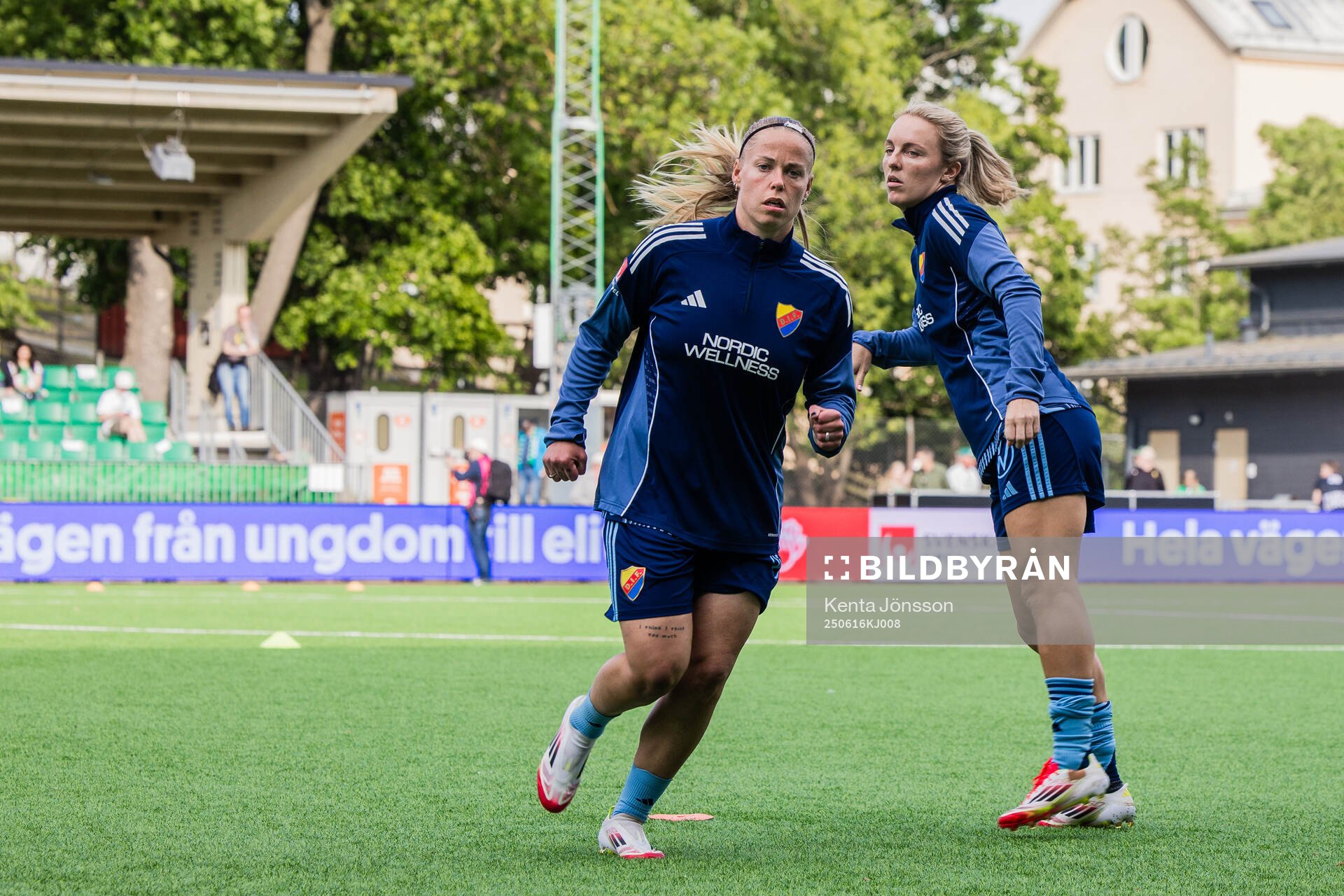 Djurgårdens Therese Åsland och Mimmi Larsson