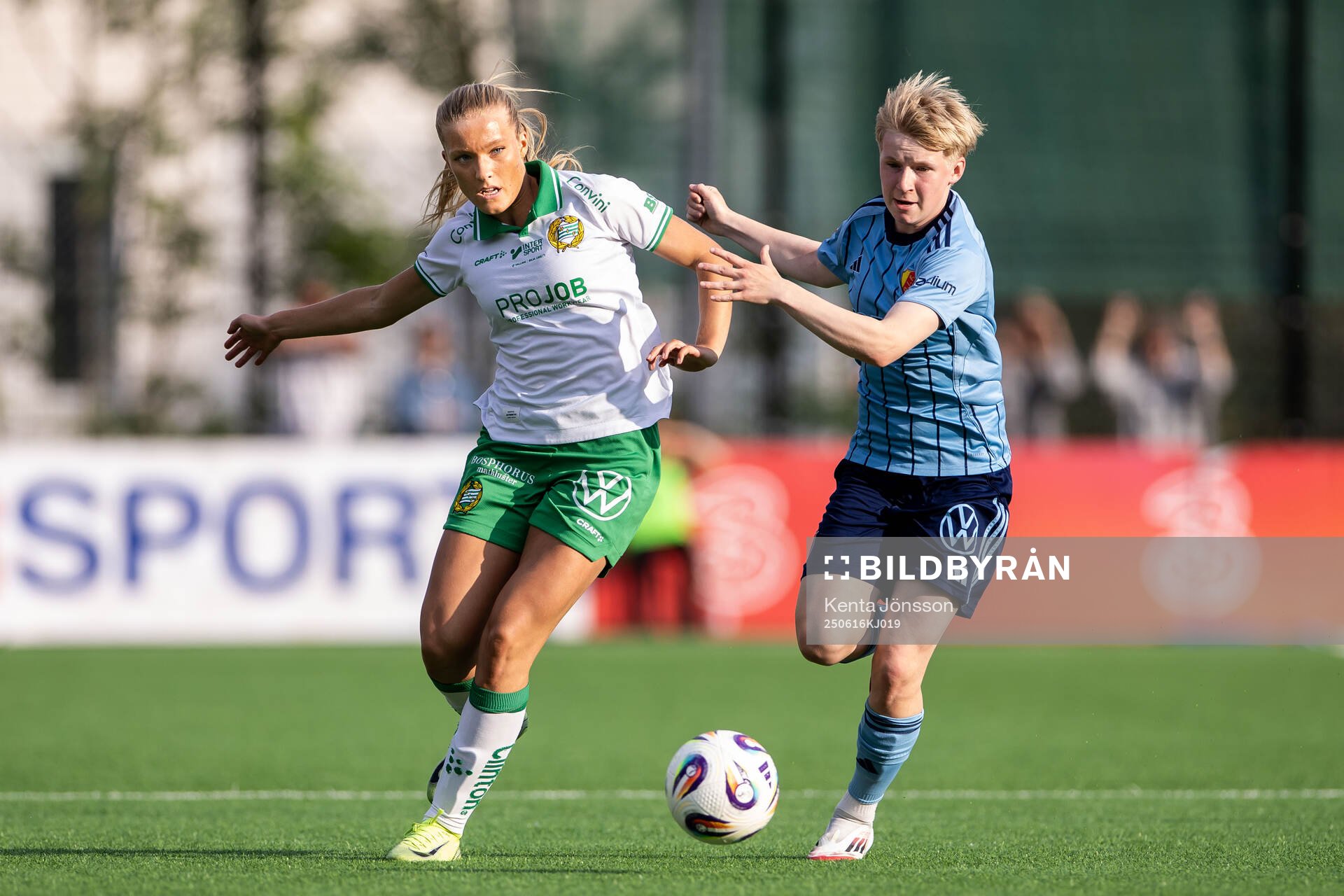 Hammarbys Smilla Holmberg och Djurgårdens Olivia Ulenius