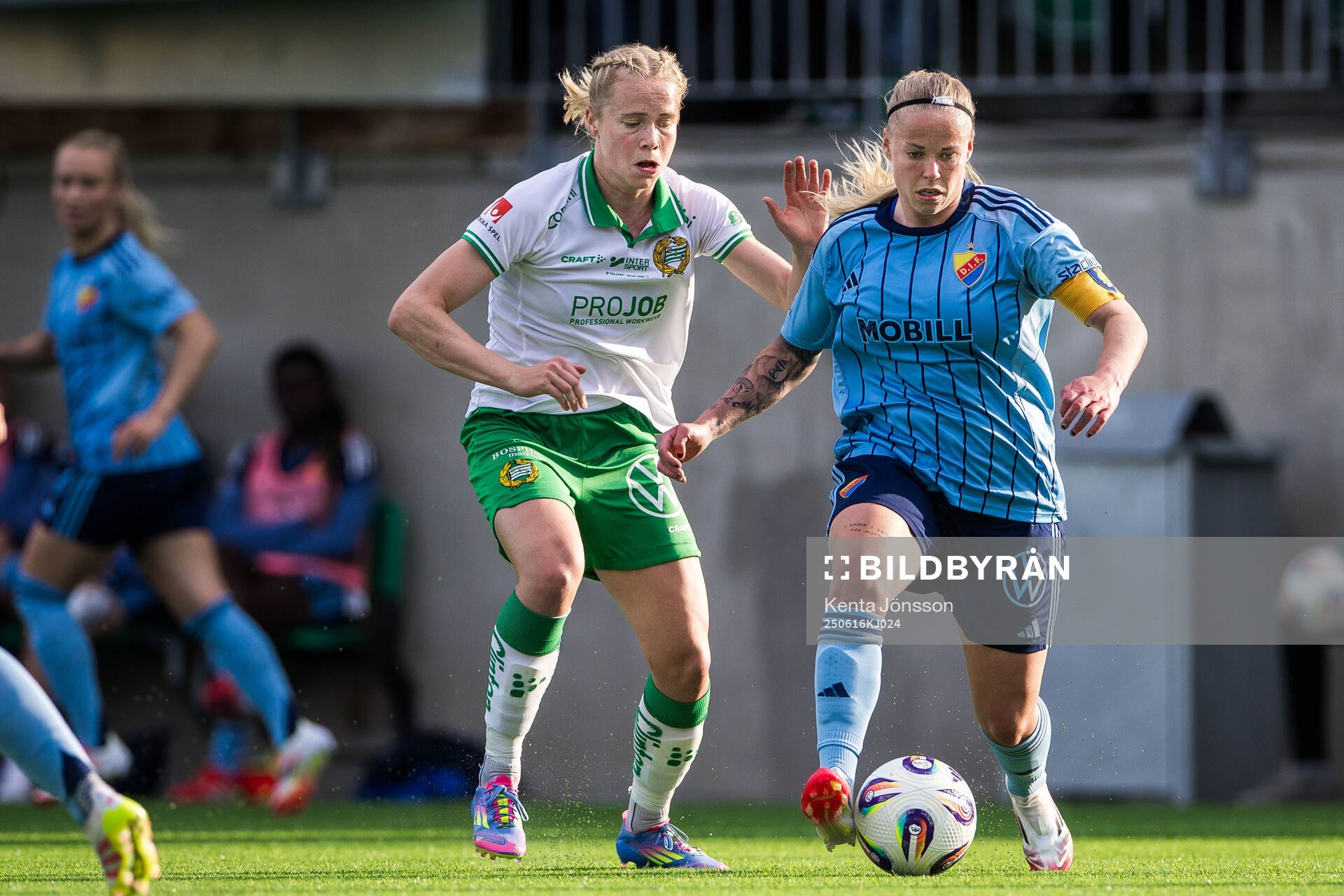 Hammarbys Julie Blakstad och Djurgårdens Therese Åsland