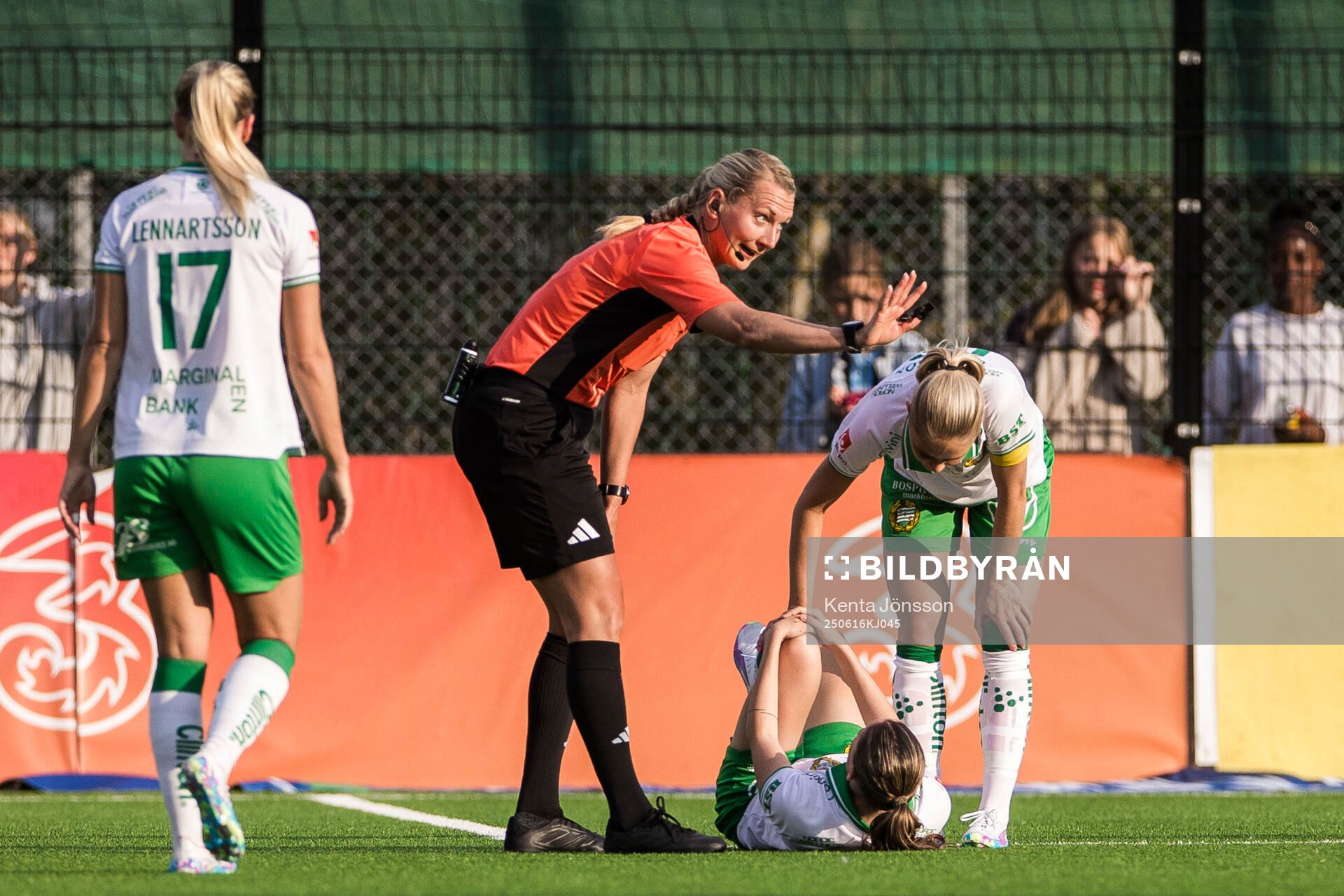 Hammarbys Smilla Vallotto har ont