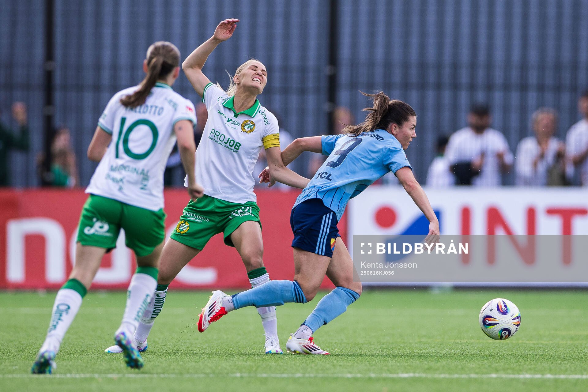 Hammarbys Alice Carlsson och Djurgårdens Pauline Hammarlund