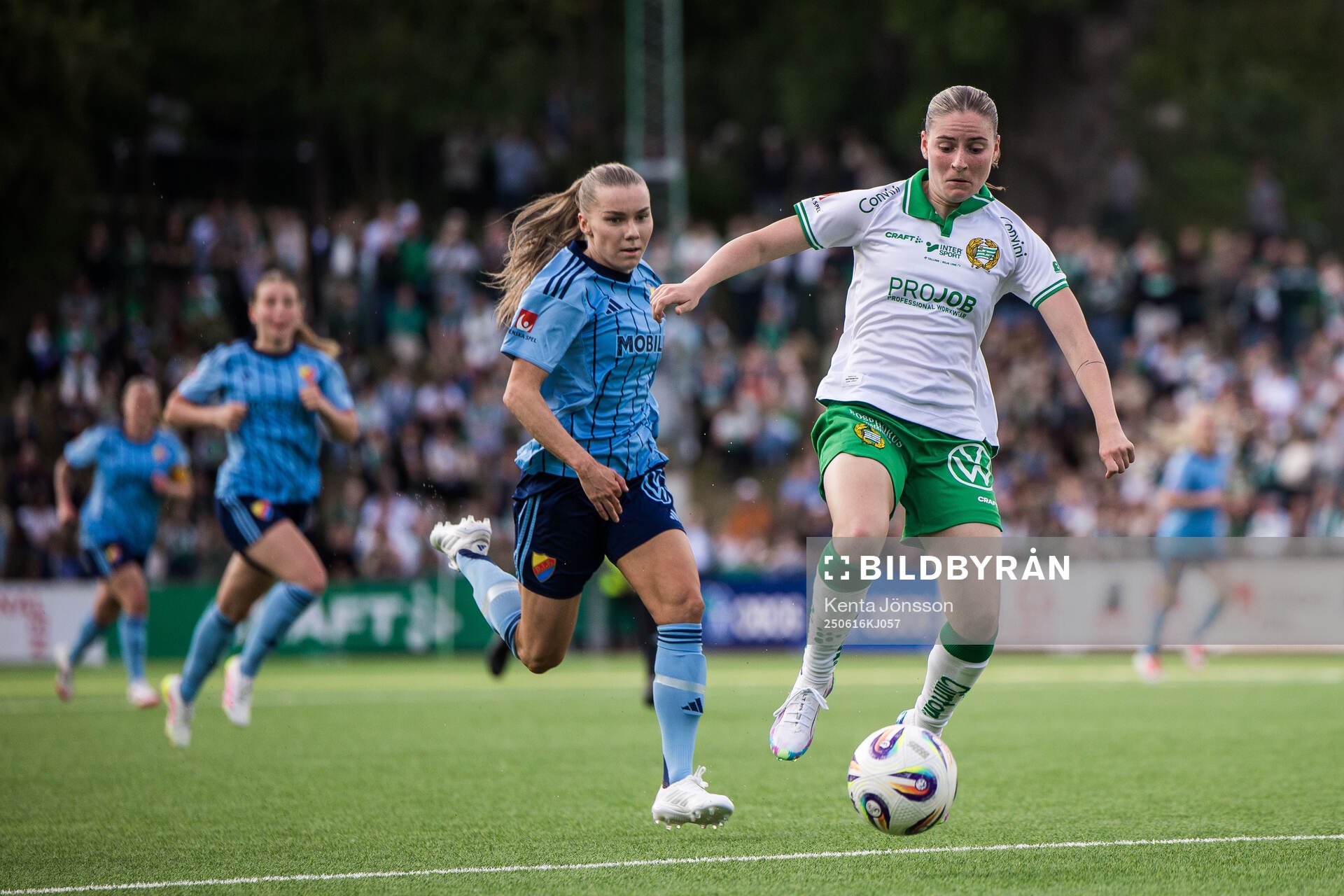 Hammarbys Smilla Vallotto och Djurgårdens Ebba Hed