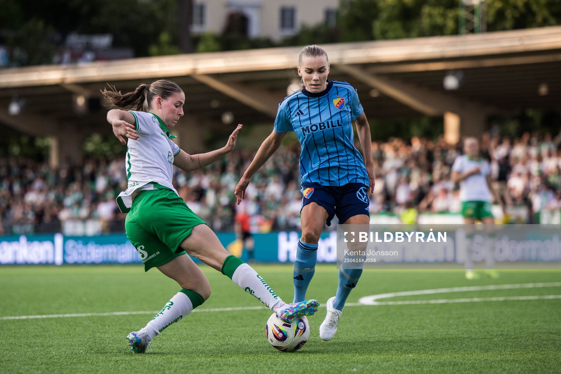 Hammarbys Smilla Vallotto och Djurgårdens Ebba Hed