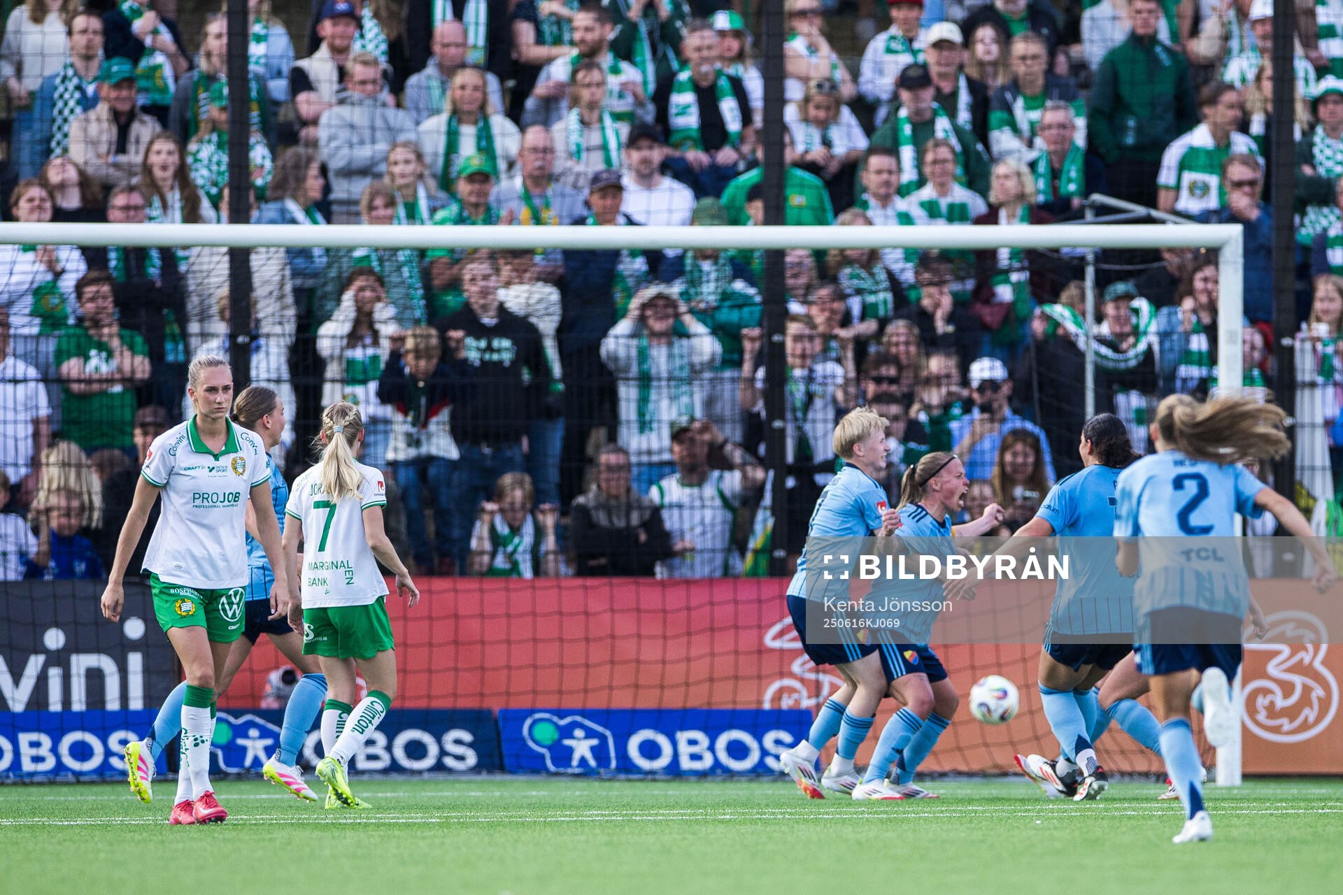 Djurgårdens Therese Åsland jublar