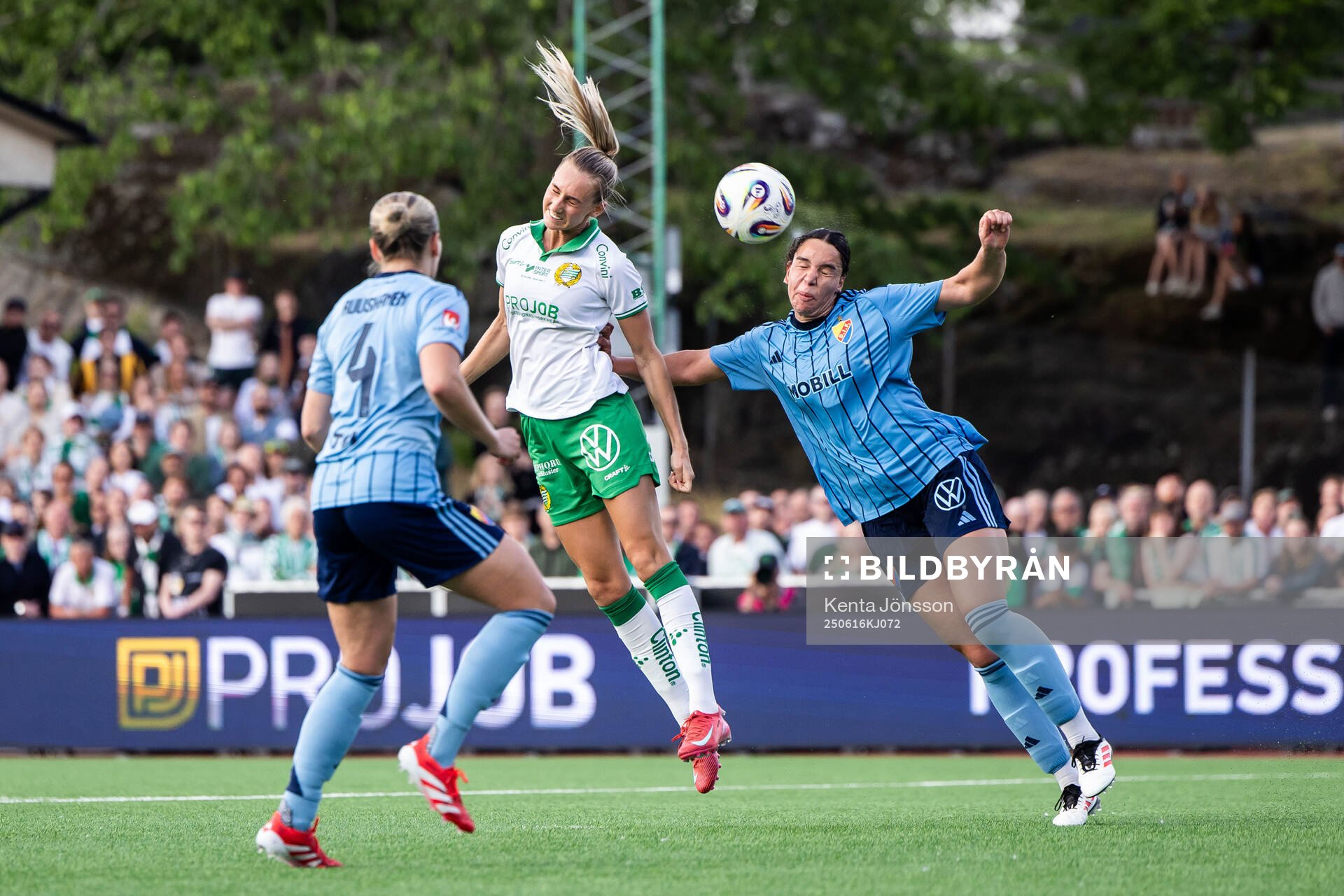 Hammarbys Ellen Wangerheim och Djurgårdens Camille Ashe