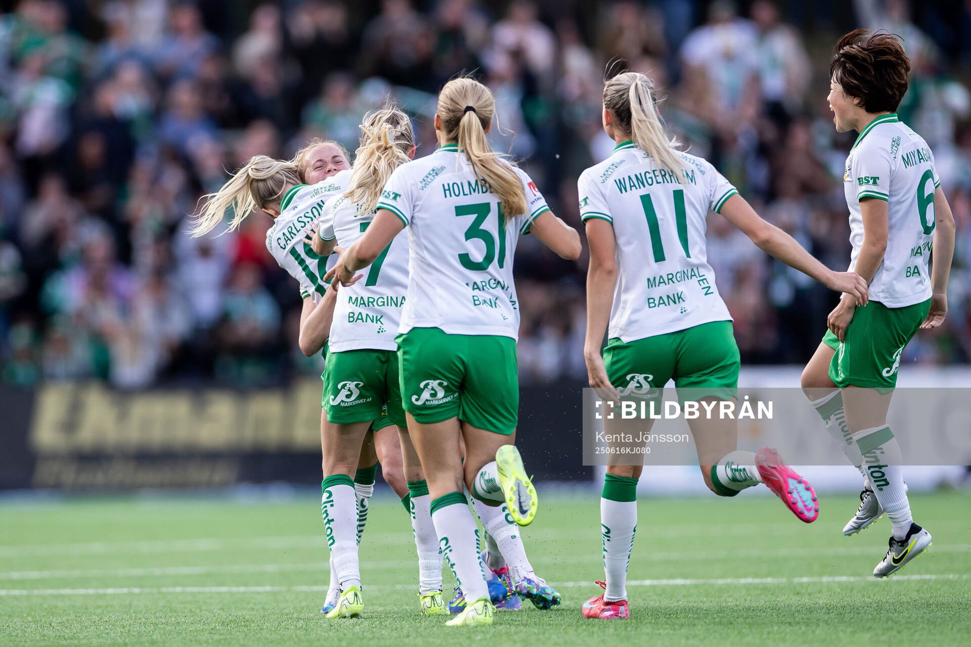 Hammarbys Julie Blakstad jublar med Alice Carlsson