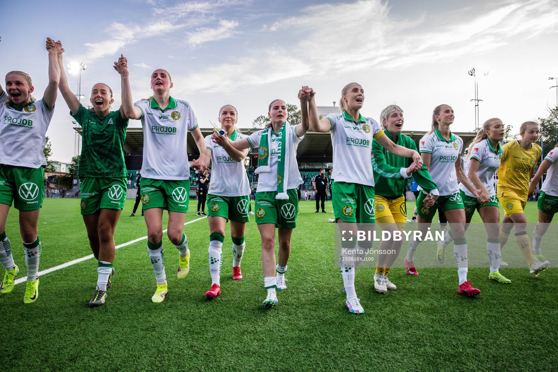 Hammarbys spelare jublar