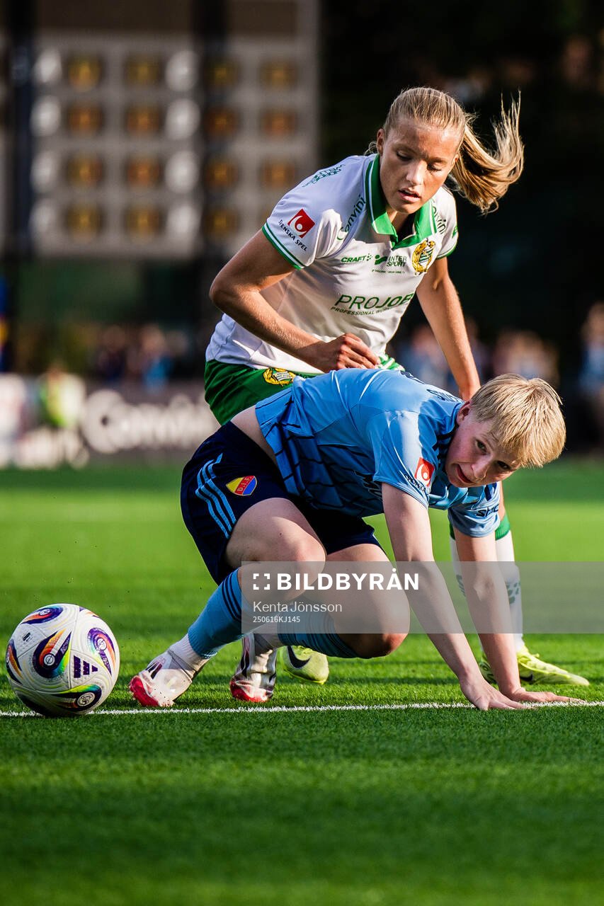 Hammarbys Smilla Holmberg och Djurgårdens Olivia Ulenius