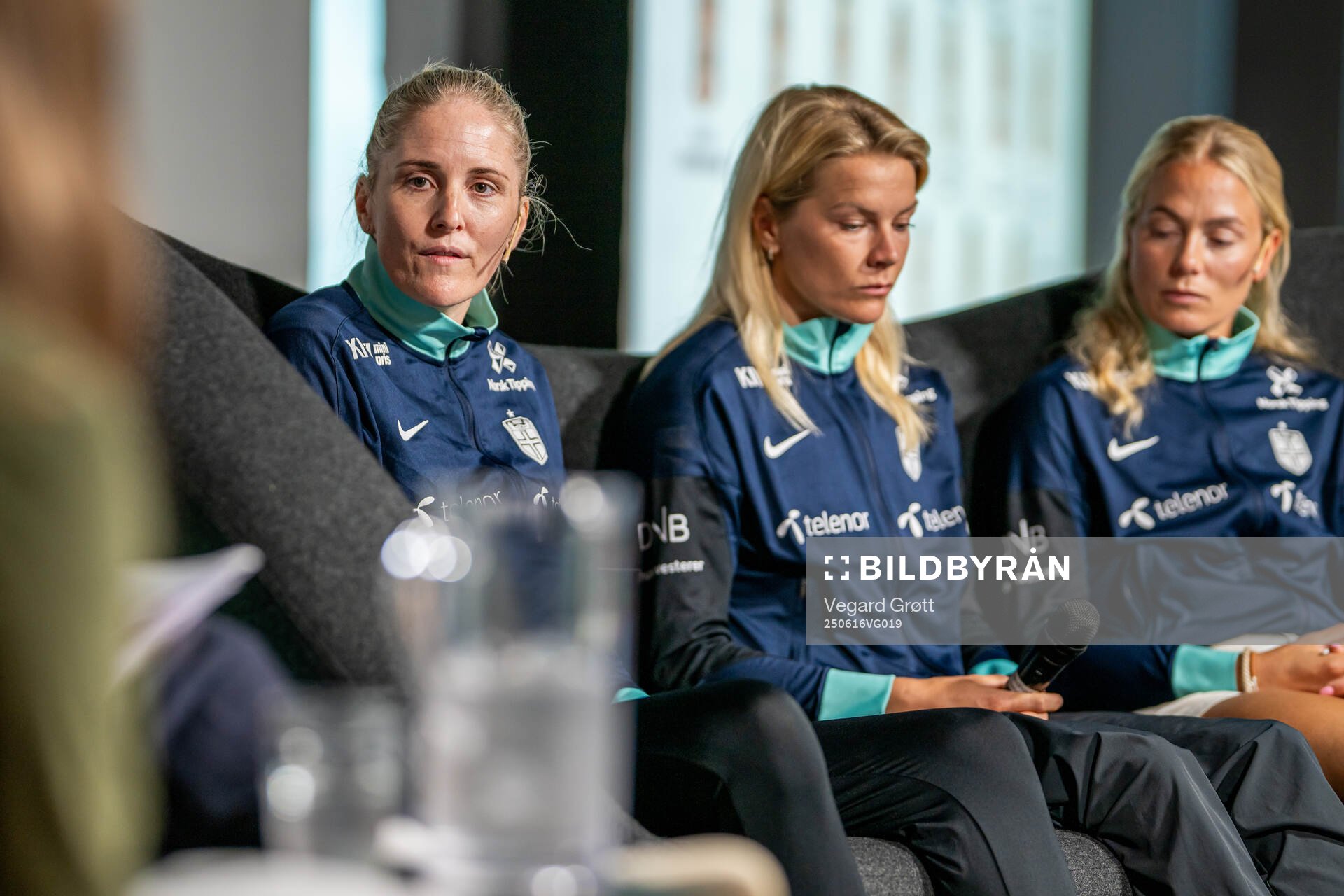 Head coach Gemma Grainger, Ada Hegerberg and Guro Bergsvand