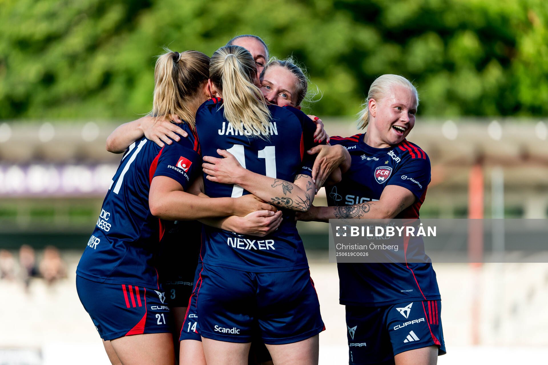 Rosengårds spelare jublar