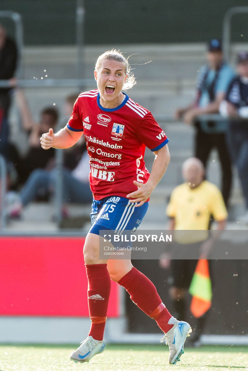 Vittsjös Nellie Persson jublar