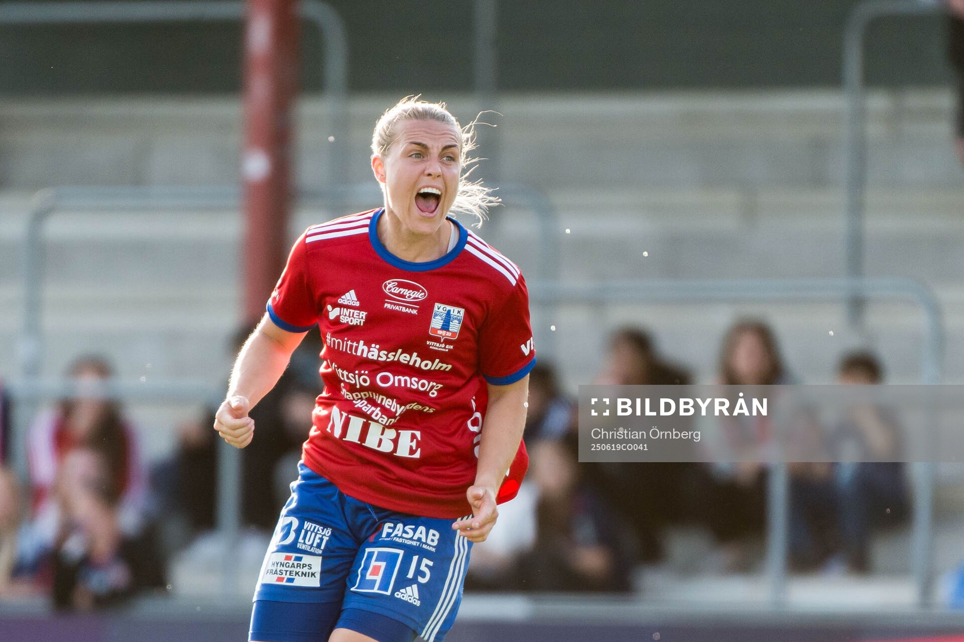 Vittsjös Nellie Persson jublar