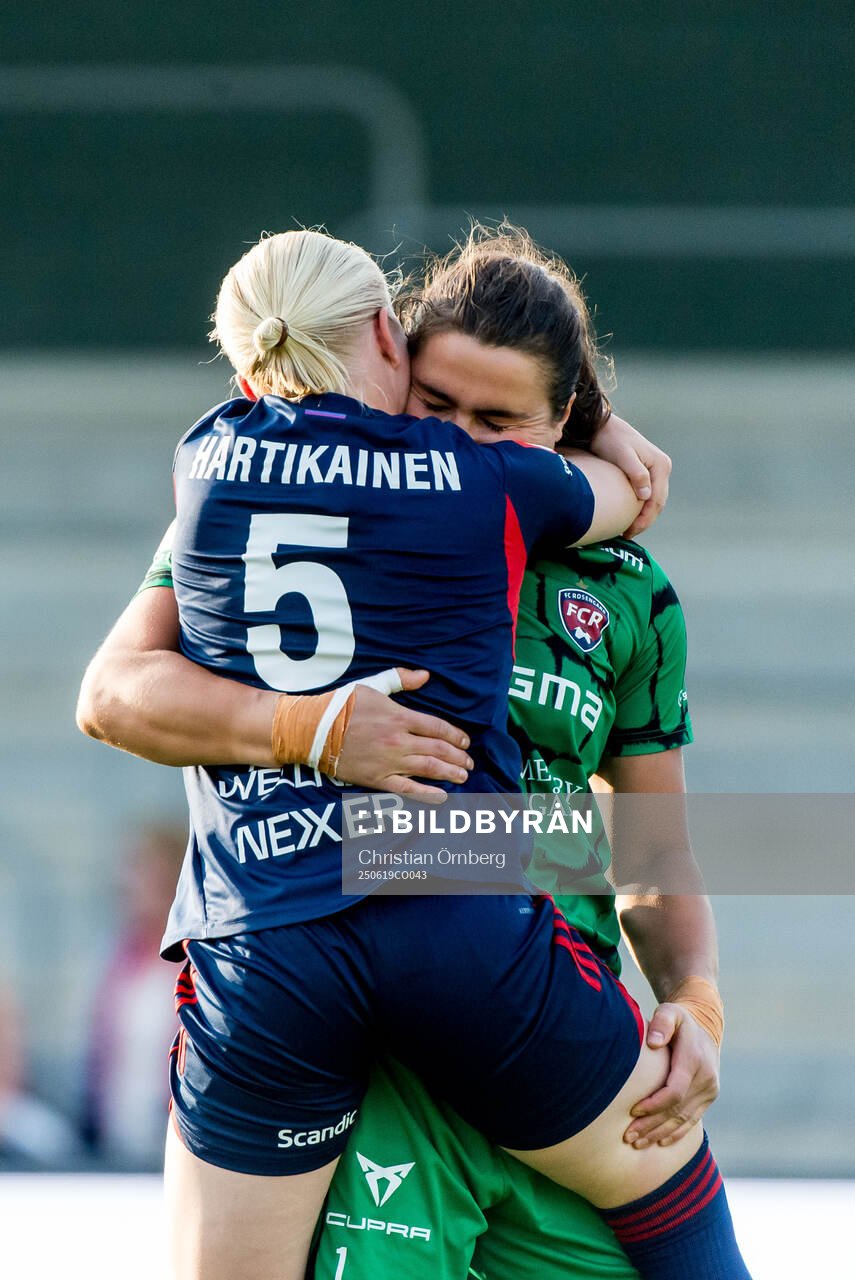 Rosengårds Anni Hartikainen och målvakt Eartha Cumings
