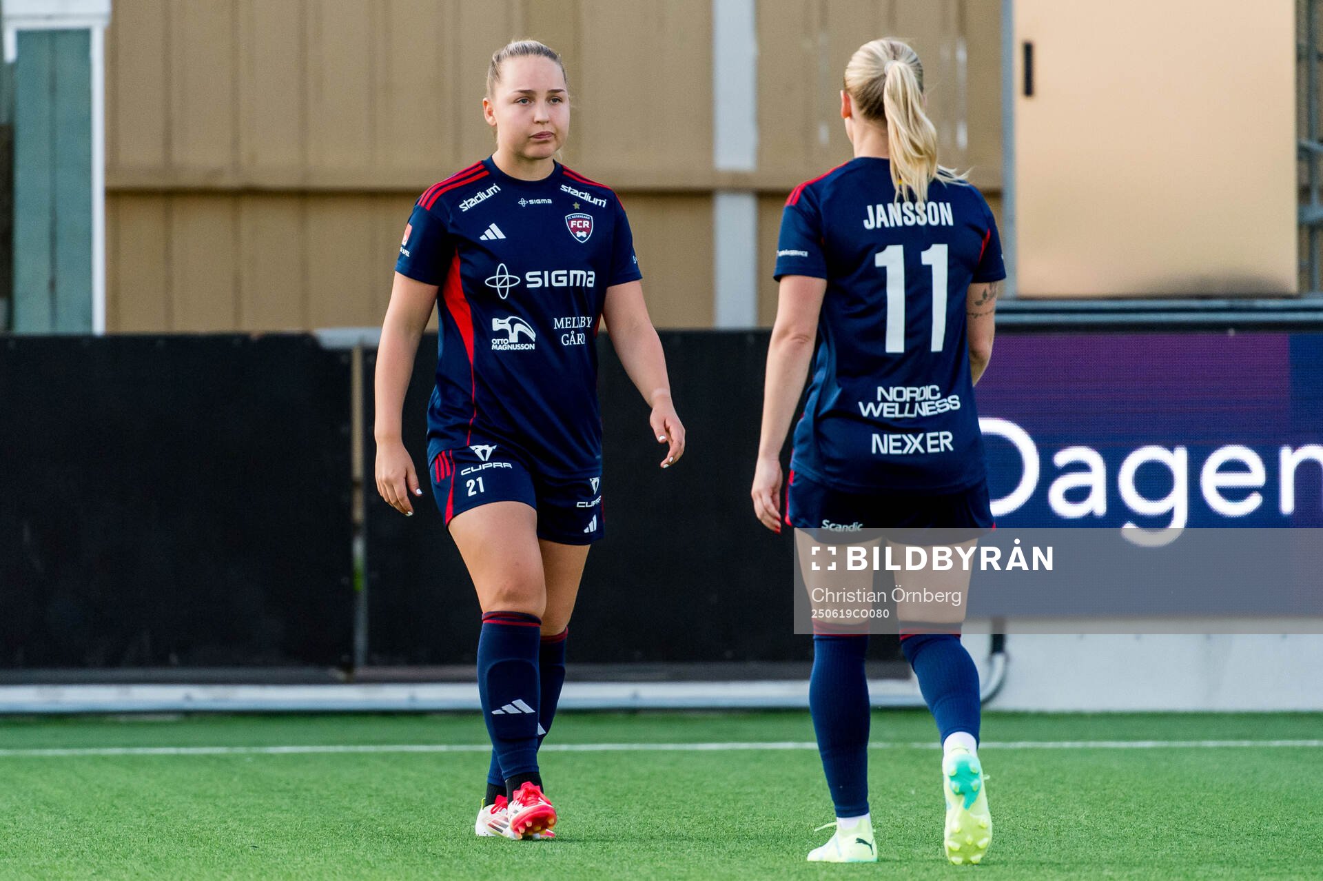 Rosengårds Oona Sevenius och Emma Jansson deppar