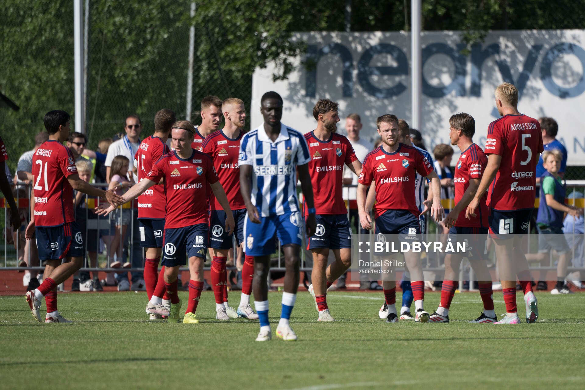 Östers Daniel Ljung jublar