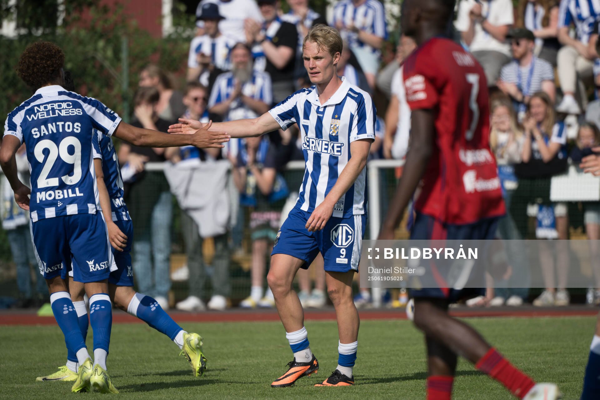 IFK Göteborgs Max Fenger jublar