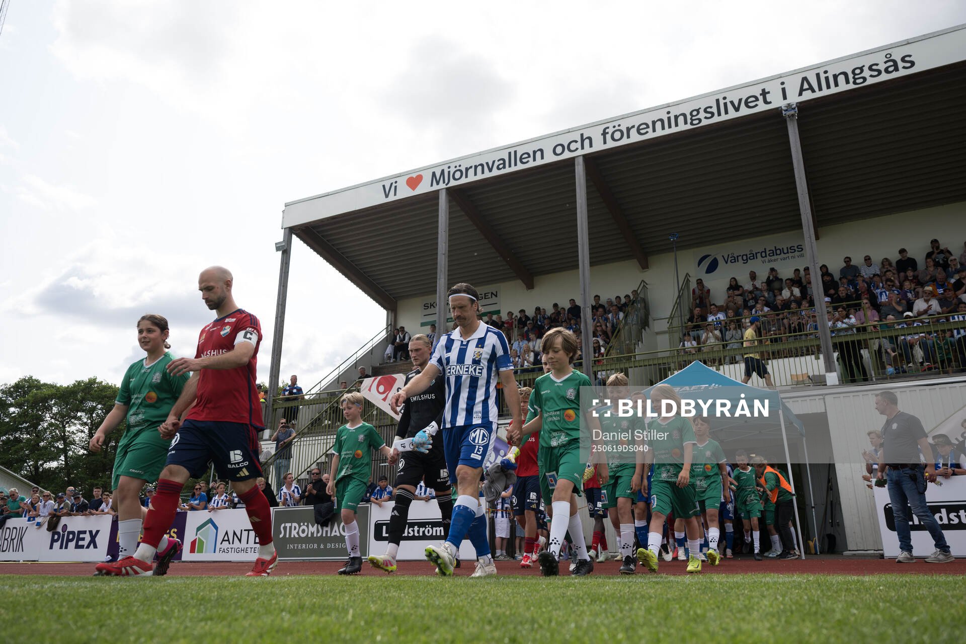 Östers Sebastian Hedlund och IFK Göteborgs Gustav Svensson