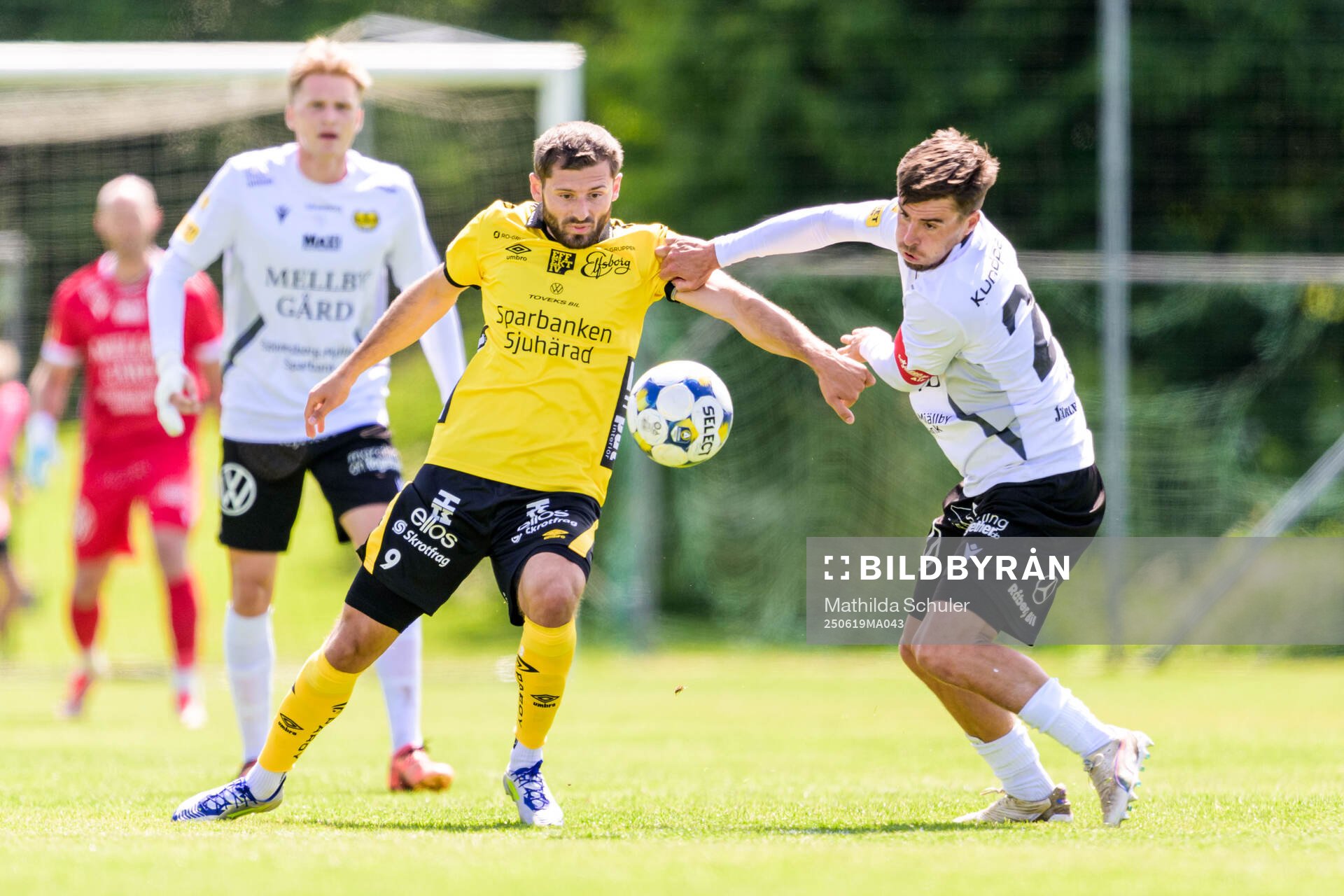 Elfsborgs Arber Zeneli och Mjällbys Jesper Gustavsson