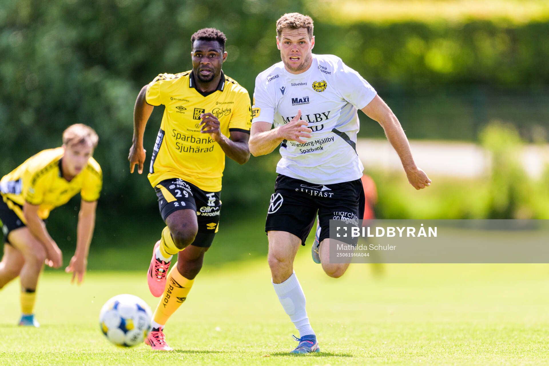 Elfsborgs Ibrahim Buhari och Mjällbys Jacob Bergström