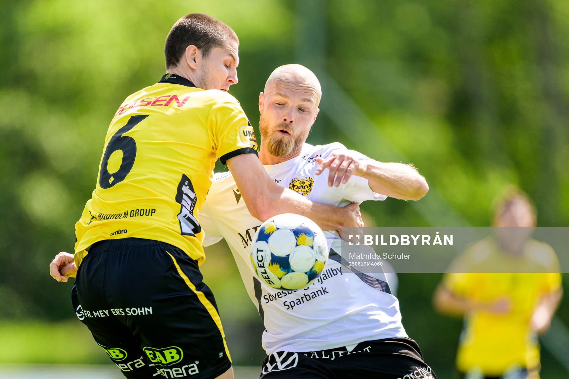 Elfsborgs Rasmus Wikström och Mjällbys Viktor Gustafson