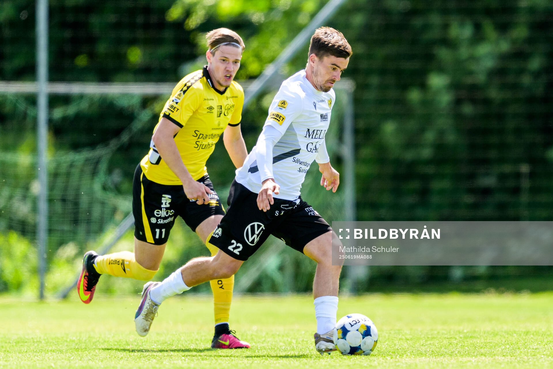Elfsborgs Taylor Silverholt och Mjällbys Jesper Gustavsson